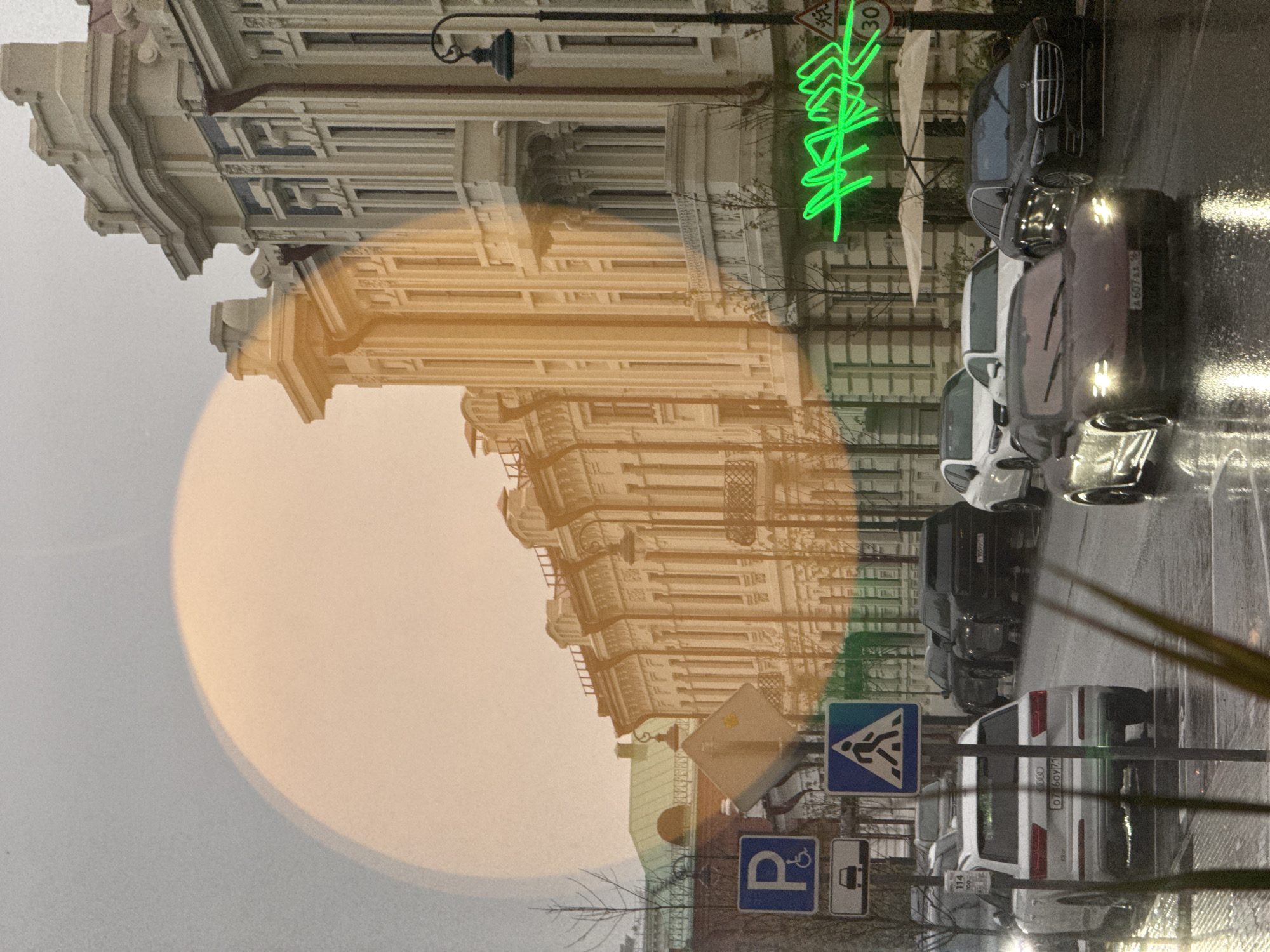 Ordinary afternoon moments captured across Kazan cafes and streets