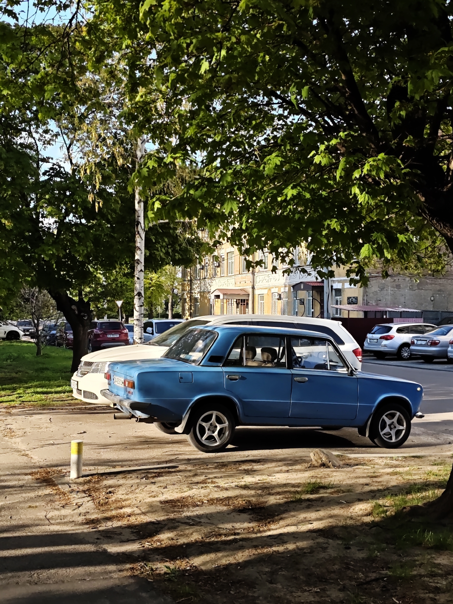 Quiet afternoon moments captured in Cherkasy, Ukraine
