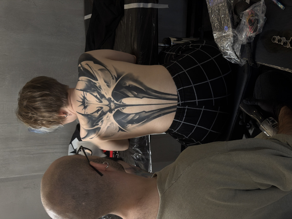 Moscow tattoo studio sessions documented over morning hours