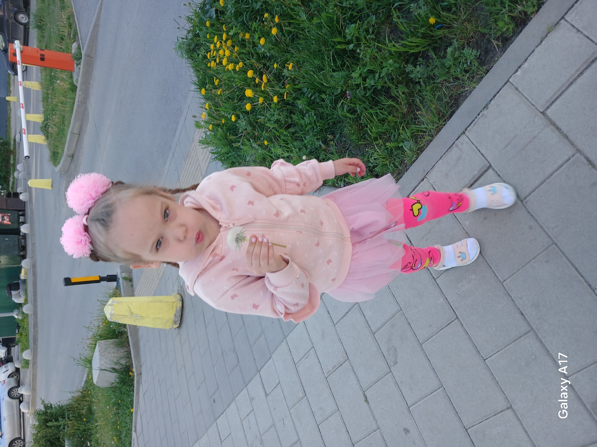 Girl in pink outfit spotted around Yekaterinburg early morning