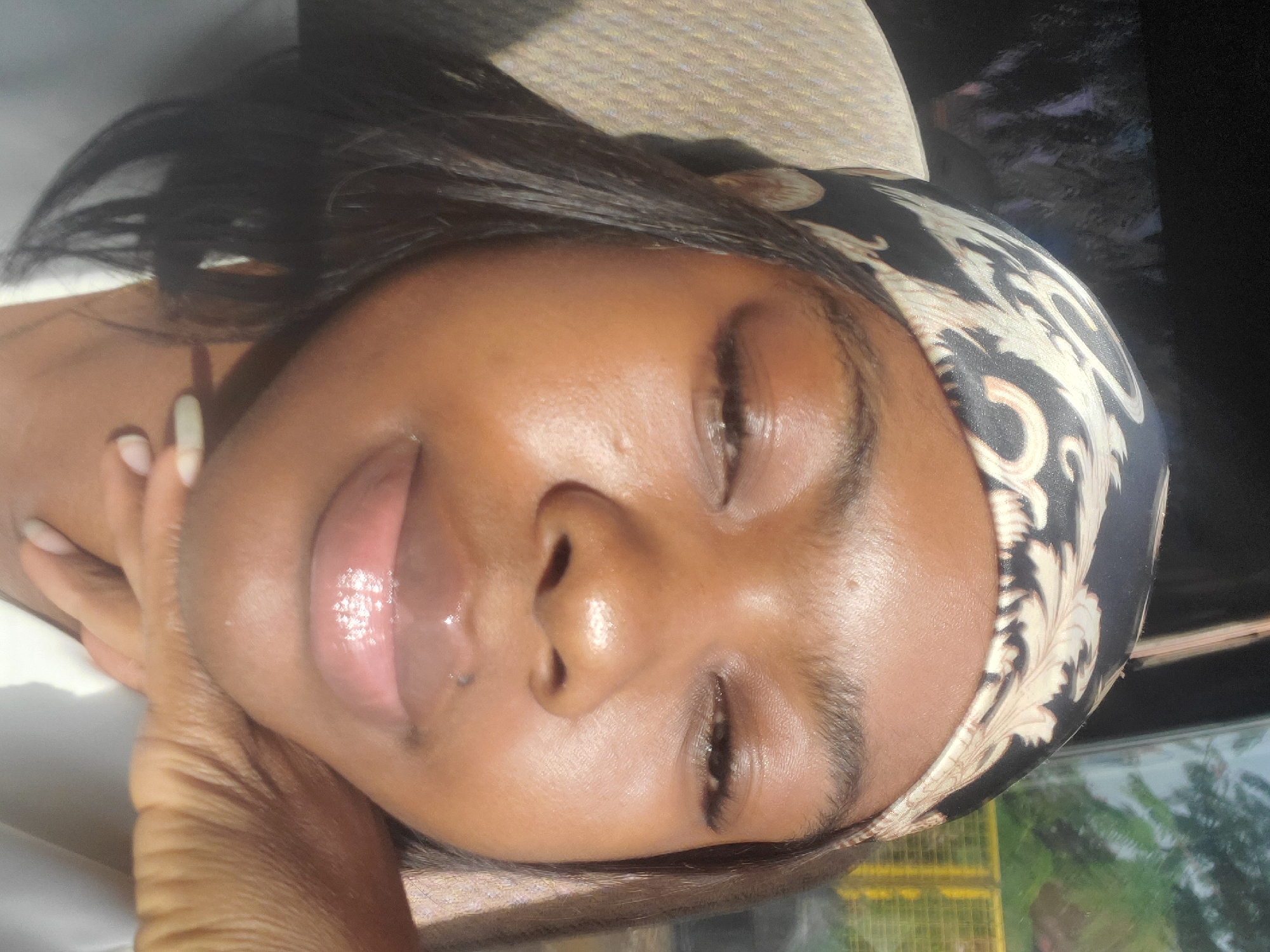 Woman documents morning routine in selfies, vehicle footage in Nigeria