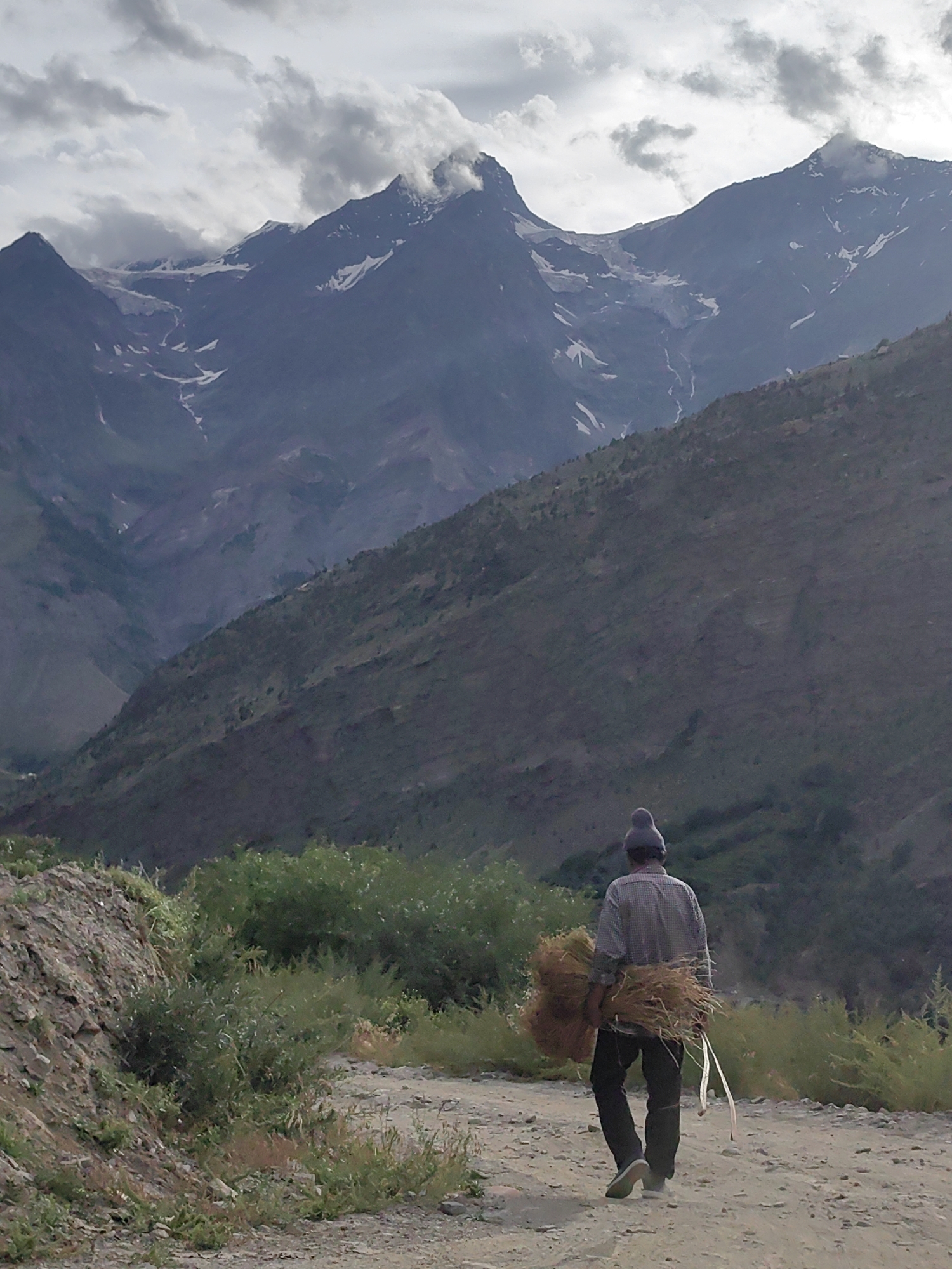 Everyday life and mountain scenery in Keylong, Lahaul Valley