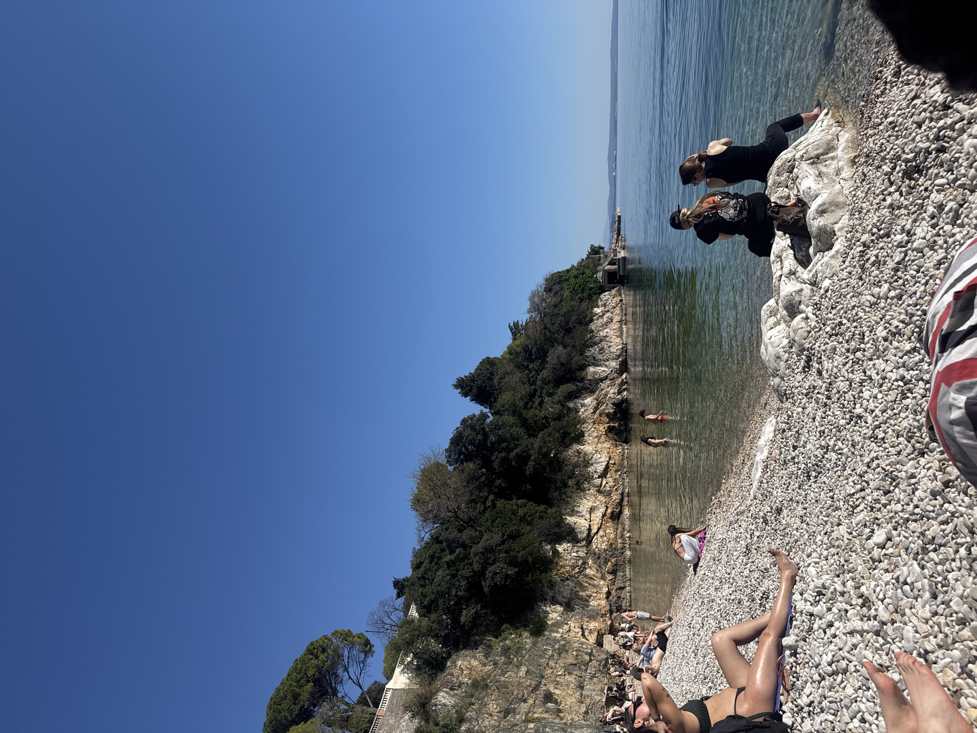 Sunny afternoon draws beachgoers to Rijeka's Sablićevo Beach
