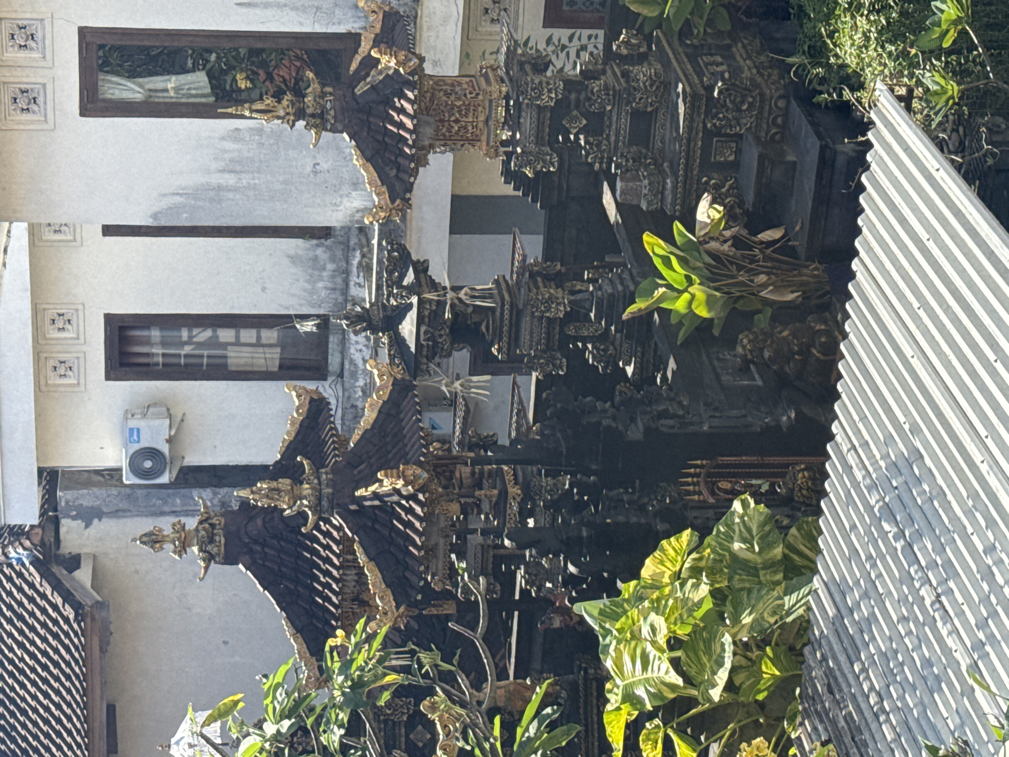 Residential Kuta neighborhood documented through seven everyday observations