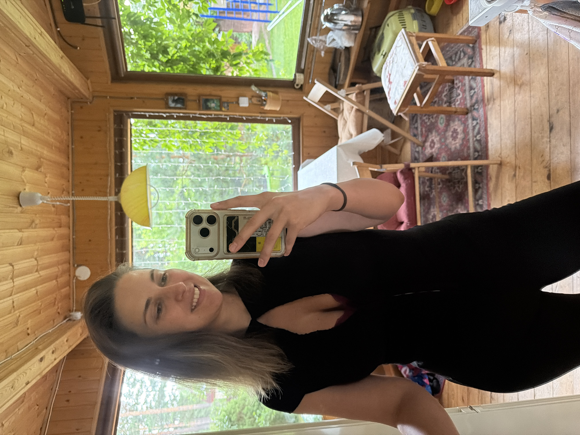 Lazy afternoon in Орехово: indoor selfie, outdoor cat