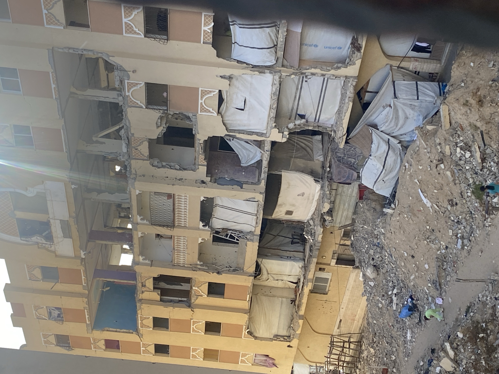 Witnesses document widespread building damage, displacement in Khan Yunis