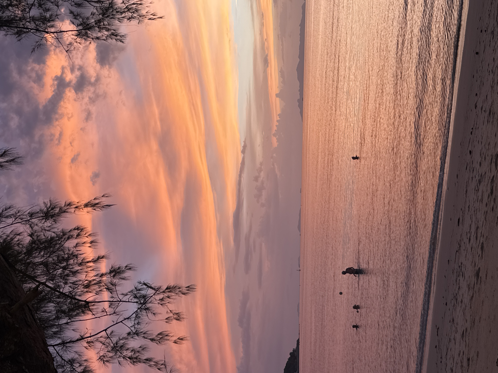 Ko Samui sunset paints sky and ocean in warm color