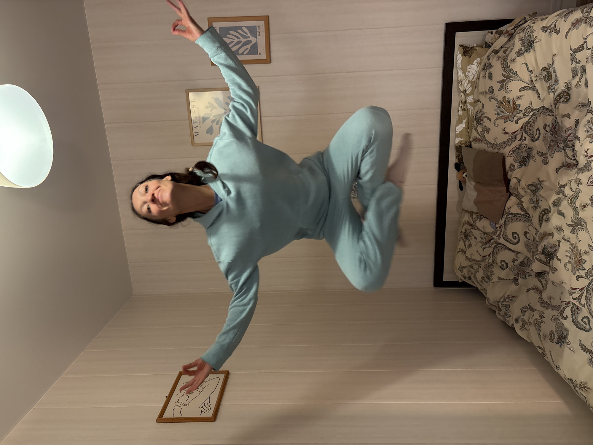 Woman in blue sweatsuit reportedly levitating in Gelendzhik room