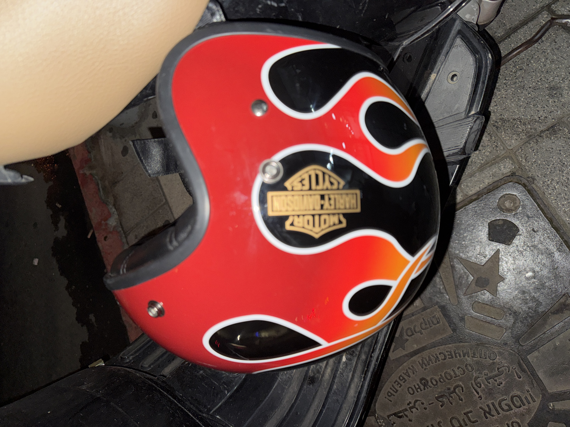 Harley-Davidson helmet with flame design spotted in Tel Aviv
