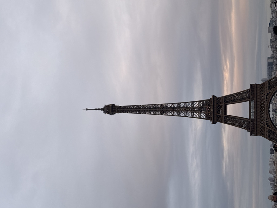 Tourist captures iconic Paris landmarks during afternoon walkabout