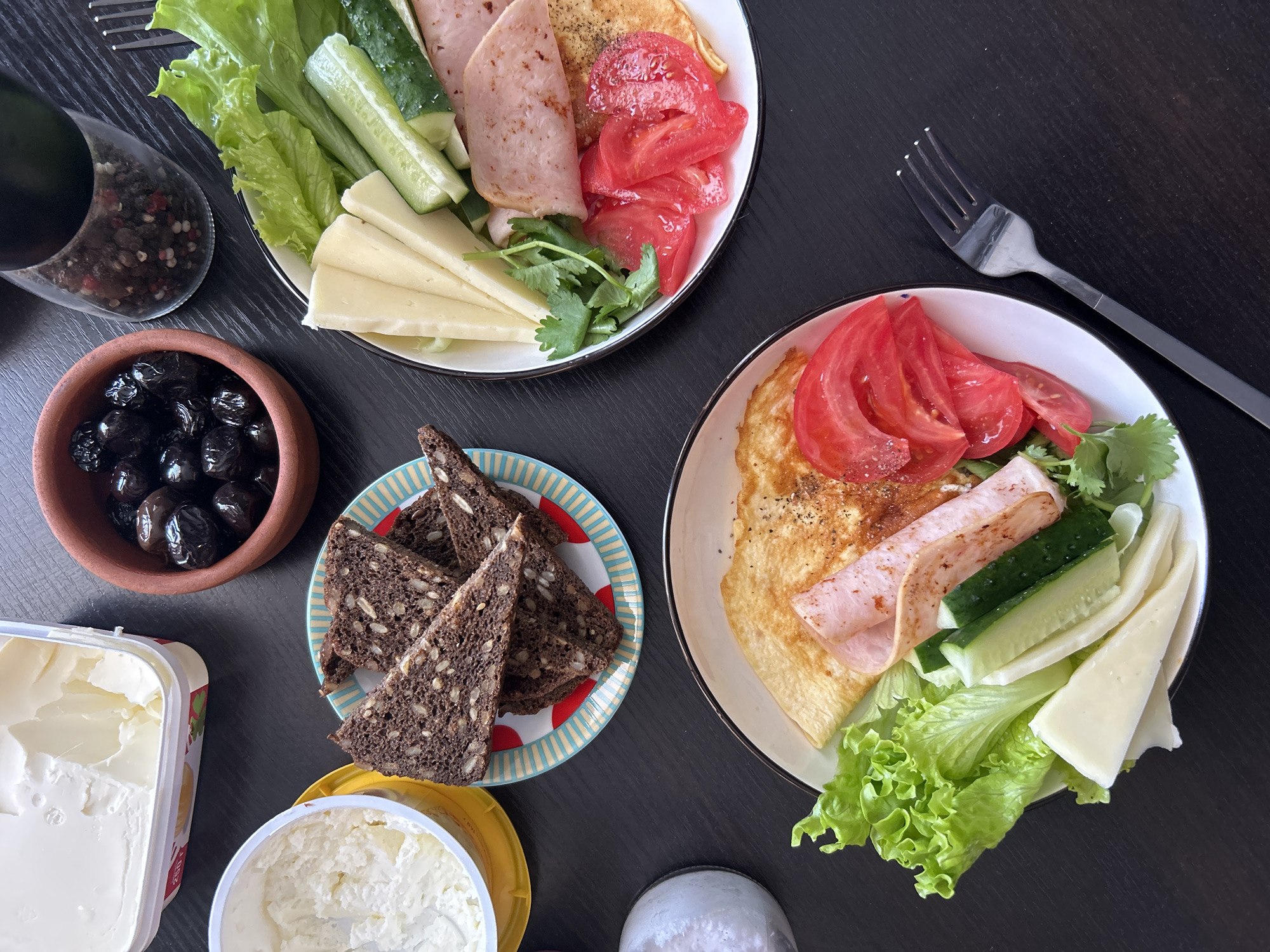 Morning breakfast and street scenes documented in Saint Petersburg