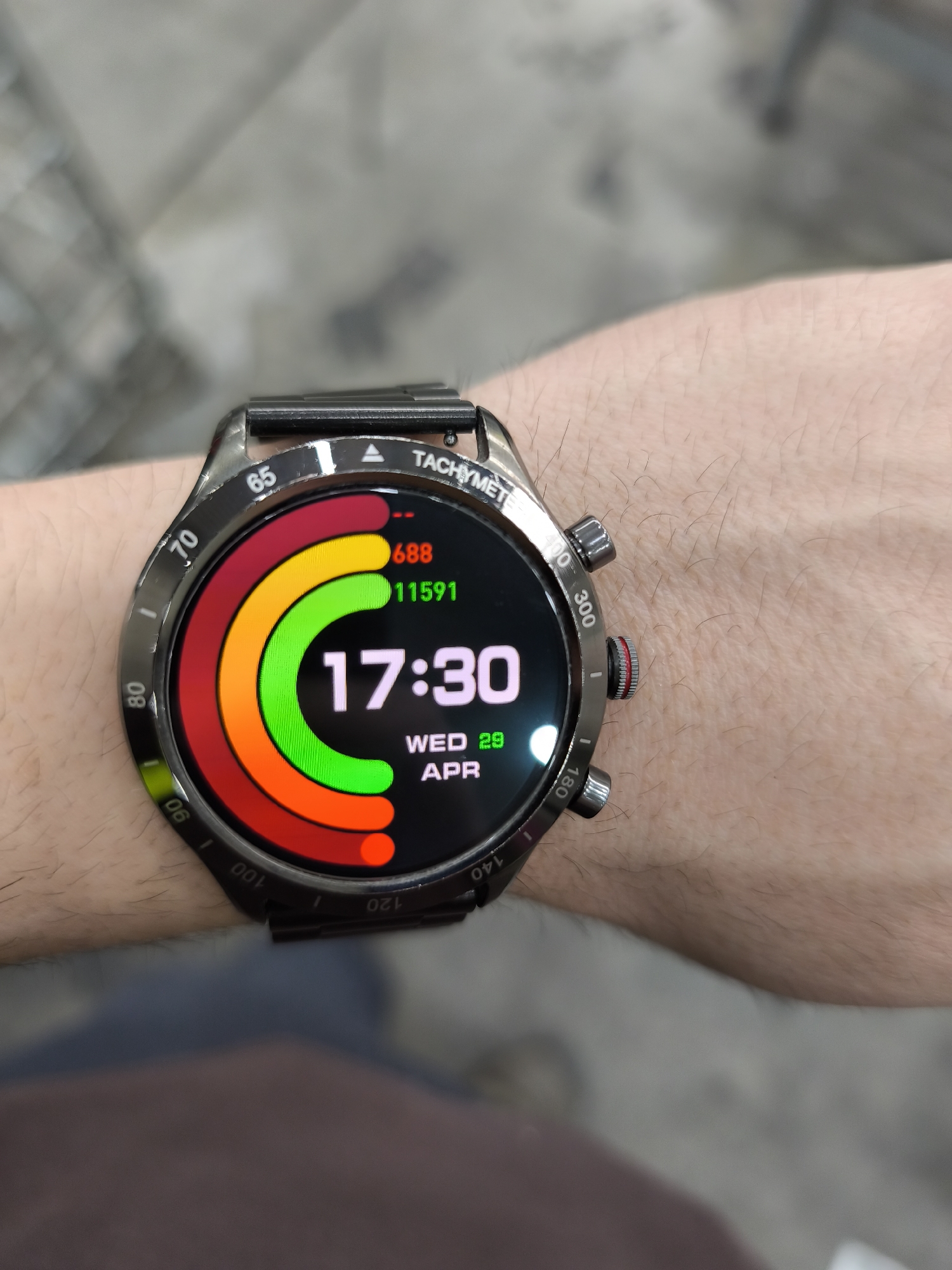Person with smartwatch photographed at Burgas gas station