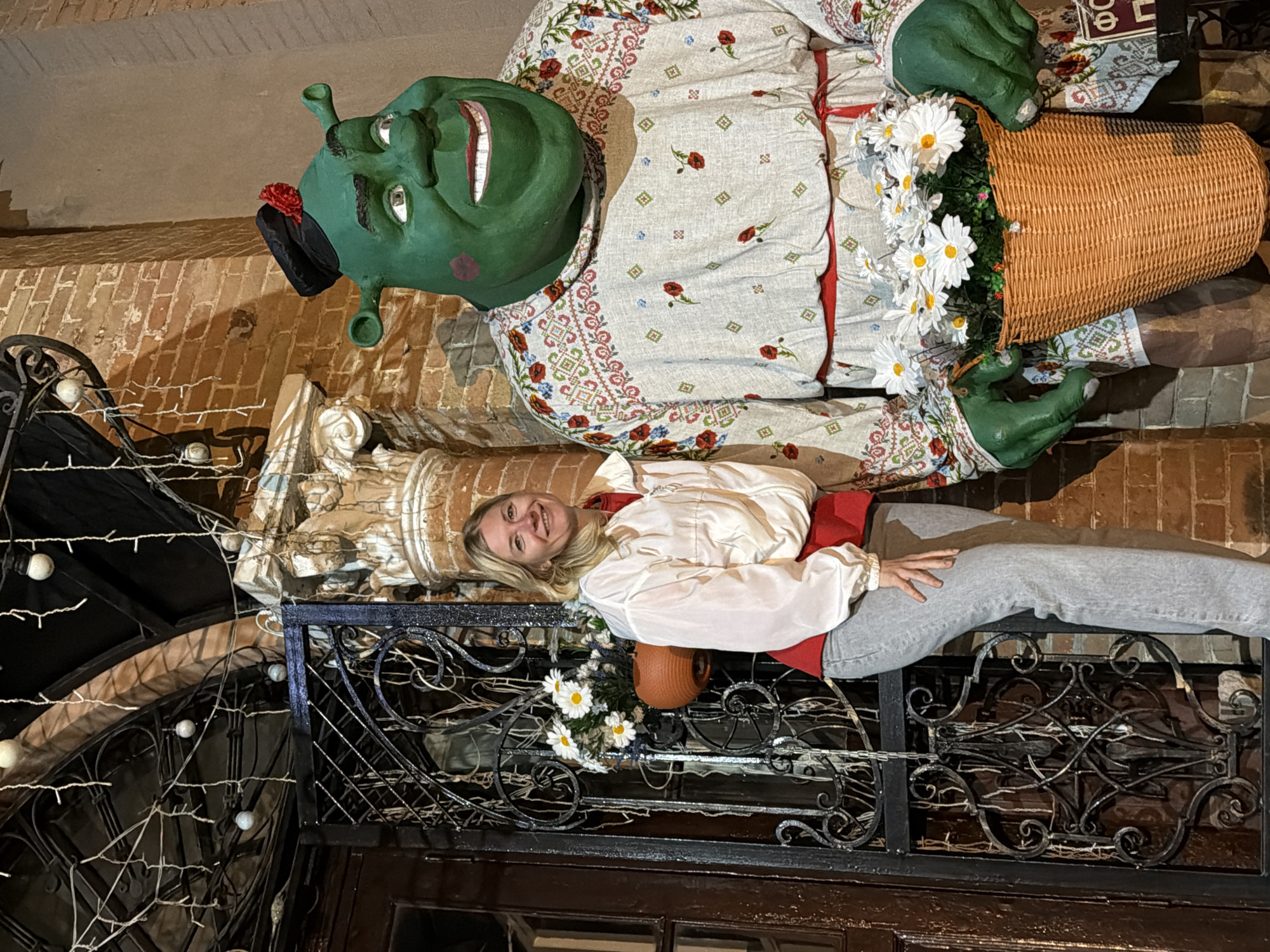 Kislovodsk after dark: Narzan Gallery, fountains, and a Shrek statue