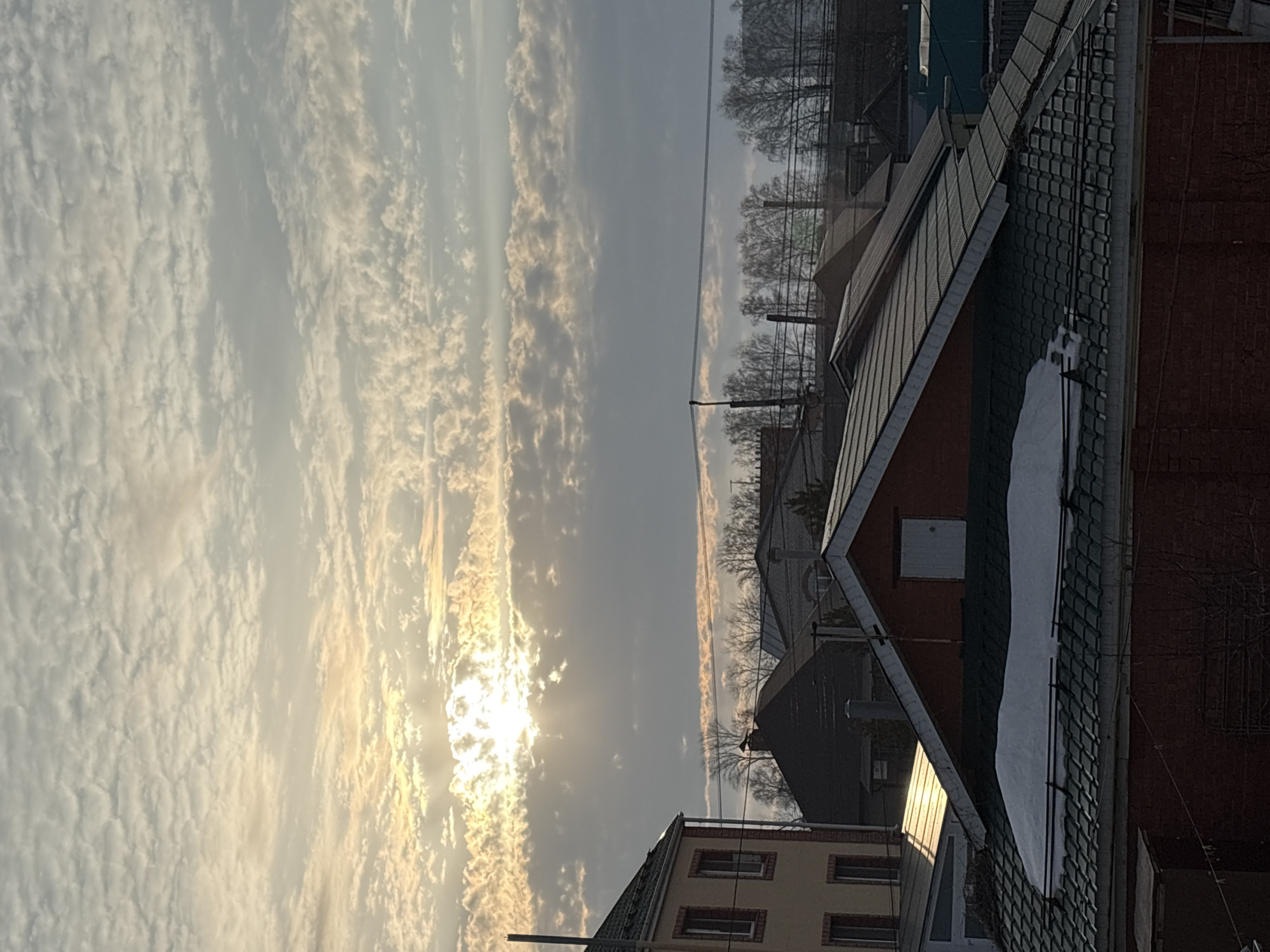 Predawn urban observations documented in Ulyanovsk residential area