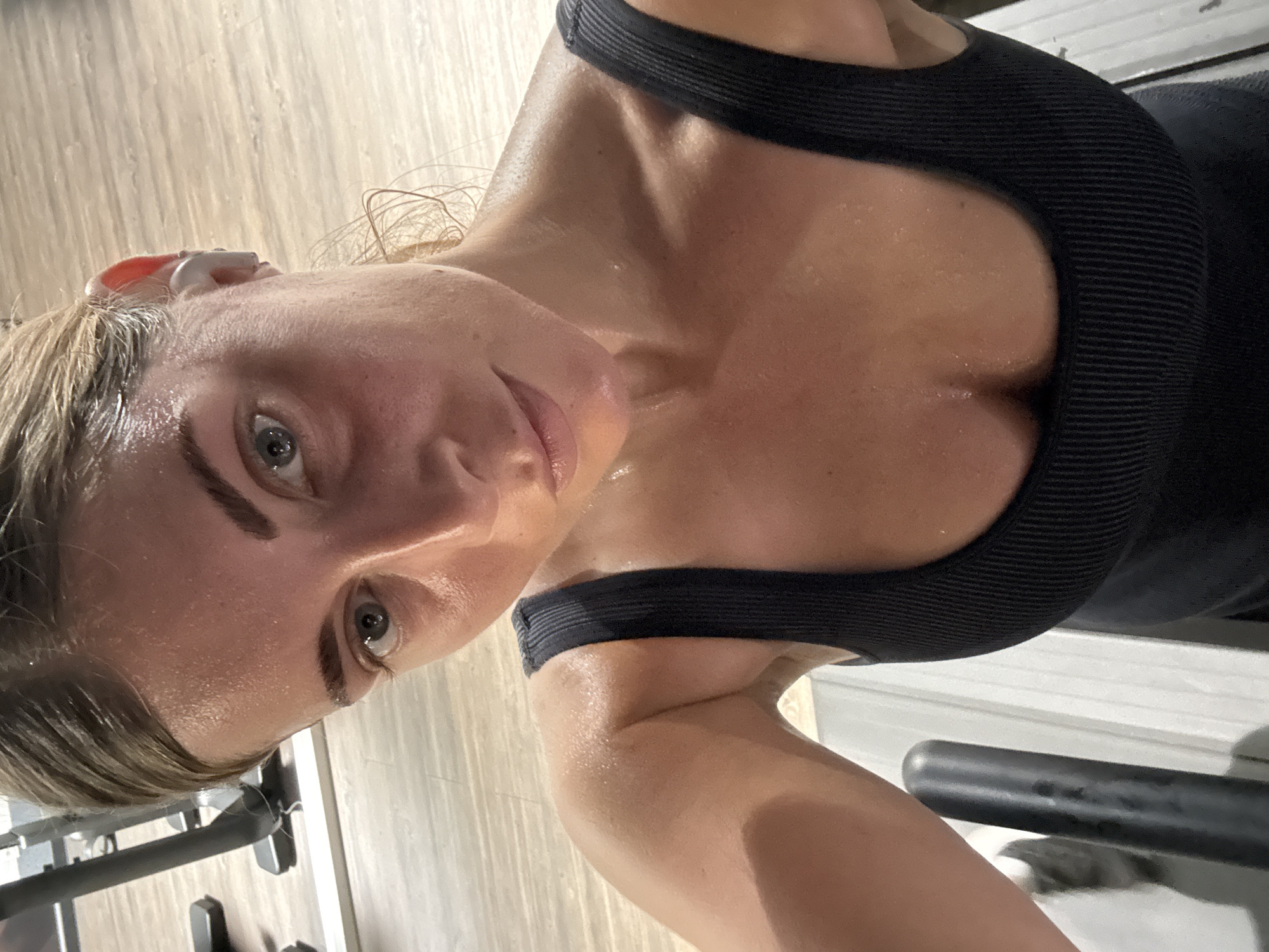 Woman documents morning workout routine with selfies in Paris