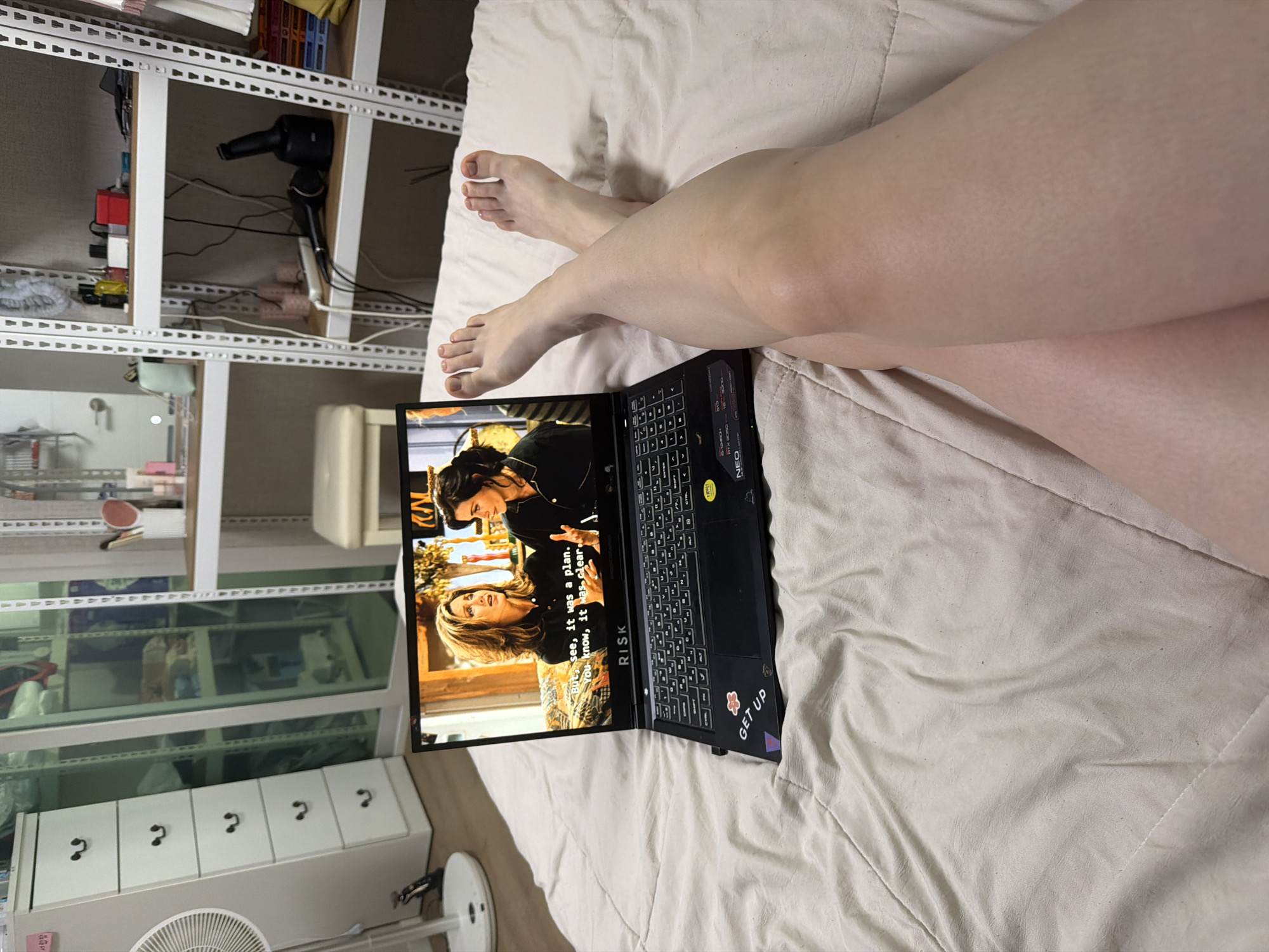 Lazy bedroom morning in Dongducheon: streaming, selfies, sketchbook