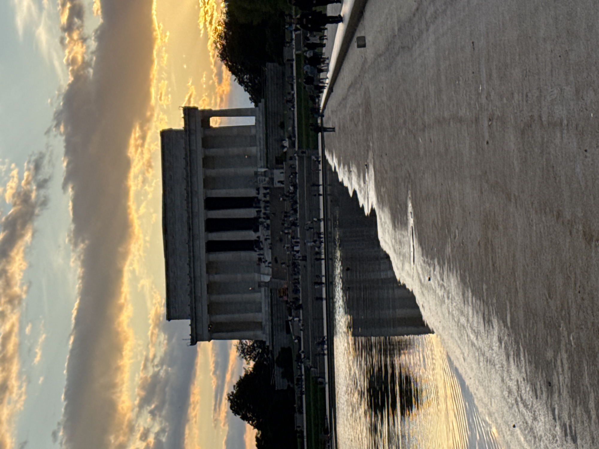 Evening views captured of Washington Monument and Lincoln Memorial