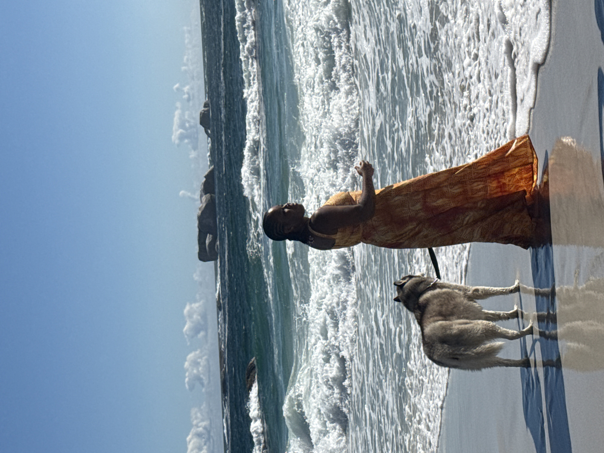 Cape Town beachgoers enjoy sunny day with mountain backdrop
