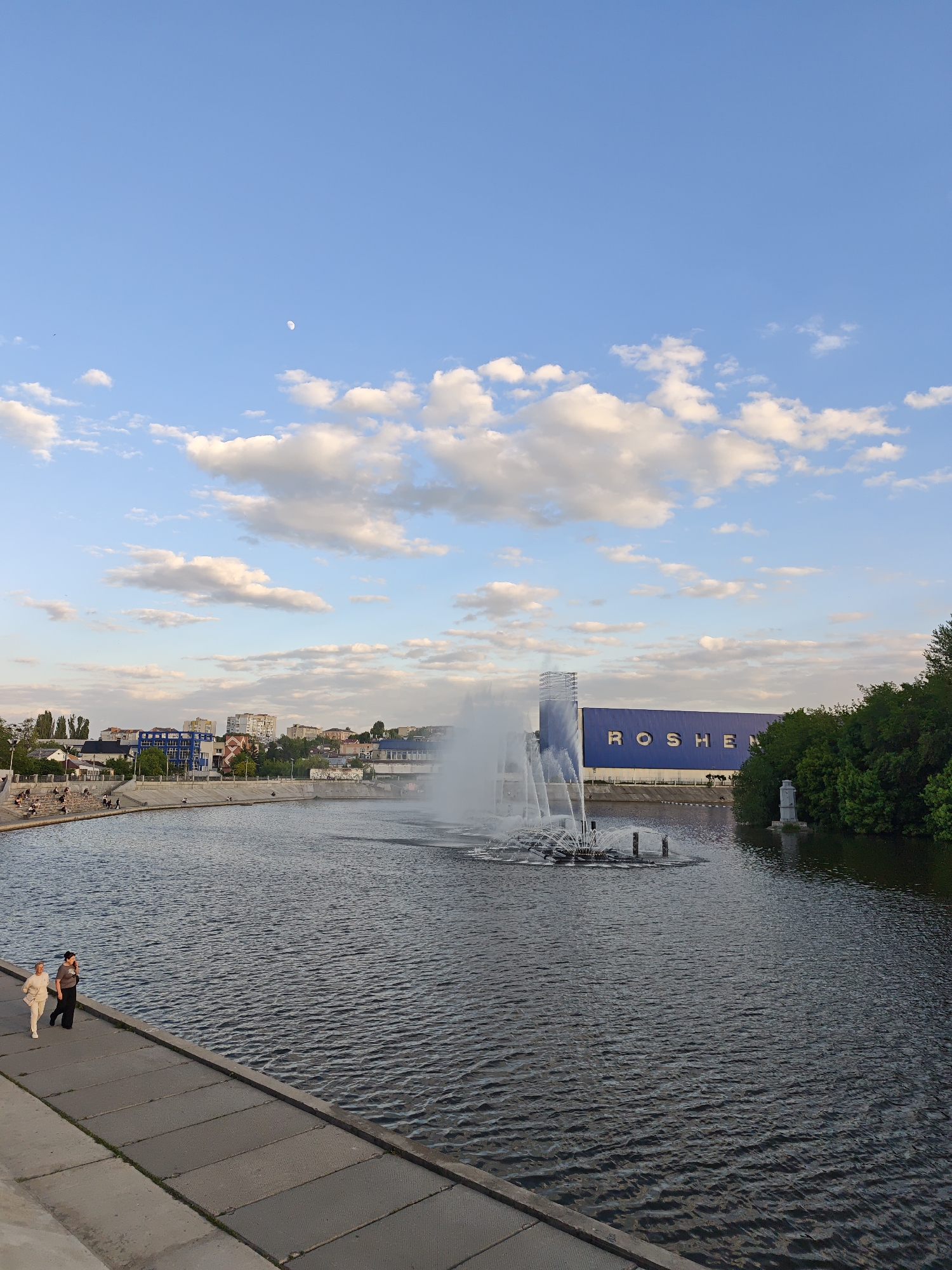 Vinnytsia River Fountain and Waterfront Scene Documented by Witnesses