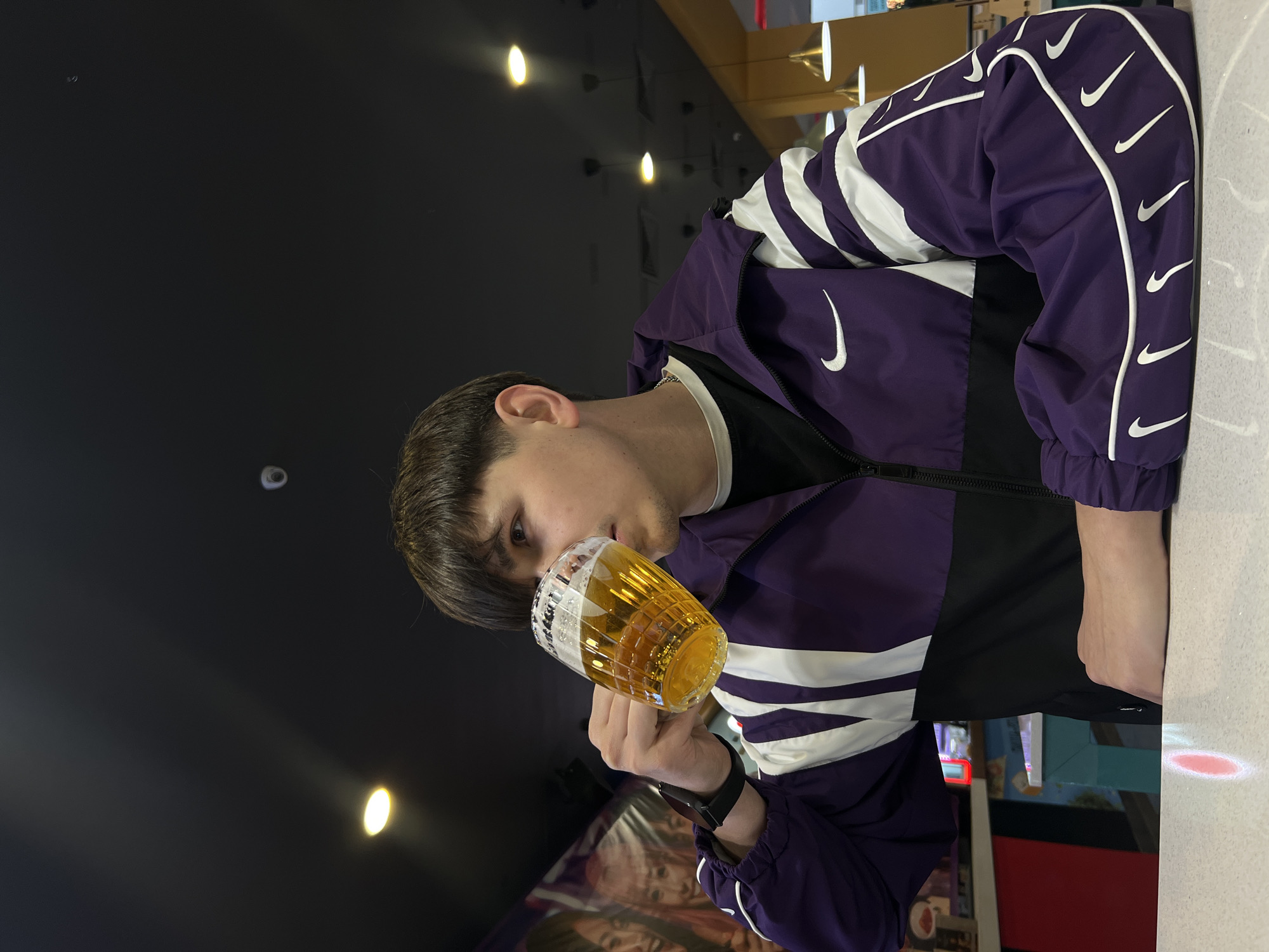Couple shares drinks at Kazan establishment Sunday afternoon