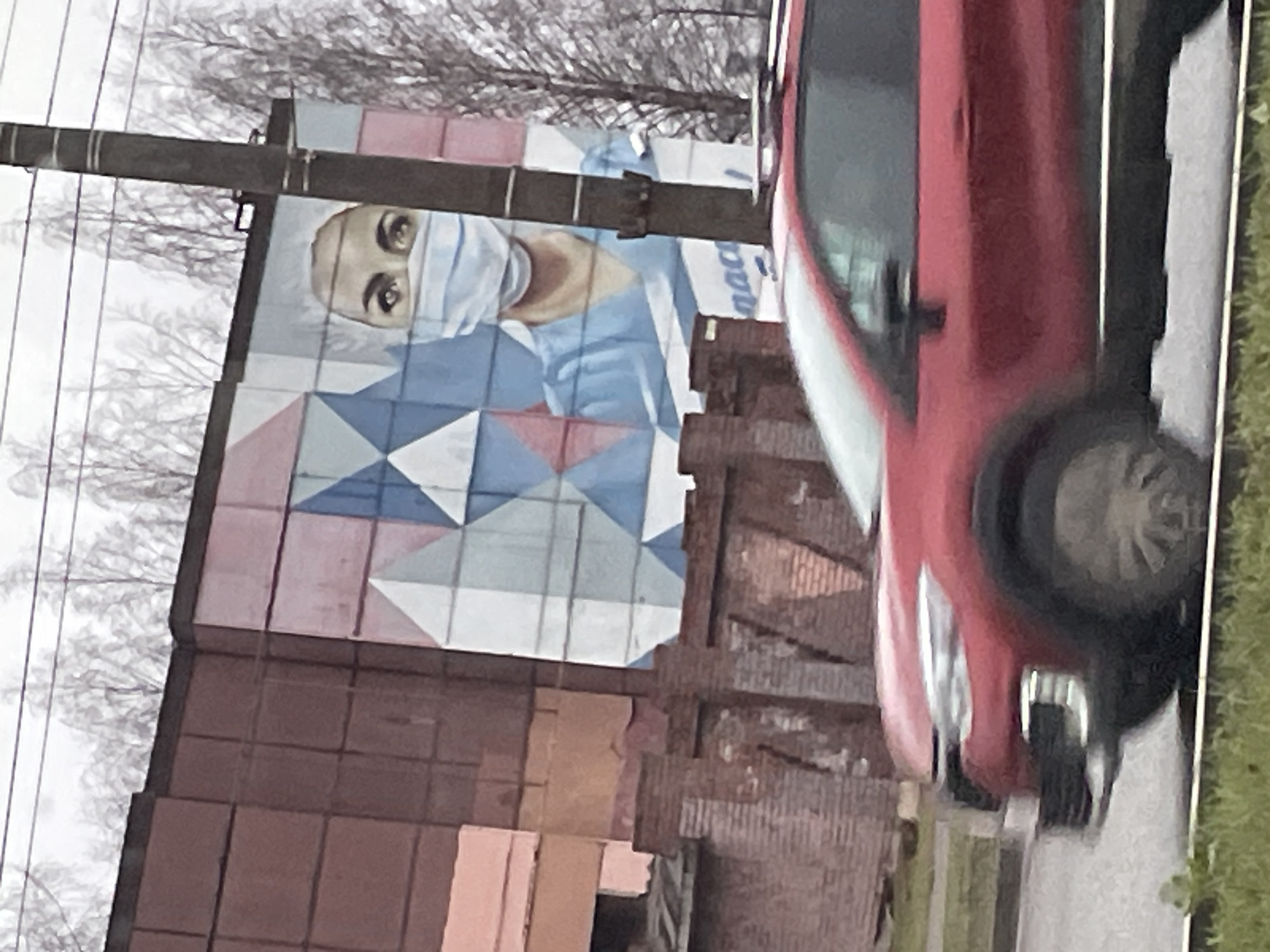 Medical worker mural spotted on Izhevsk building