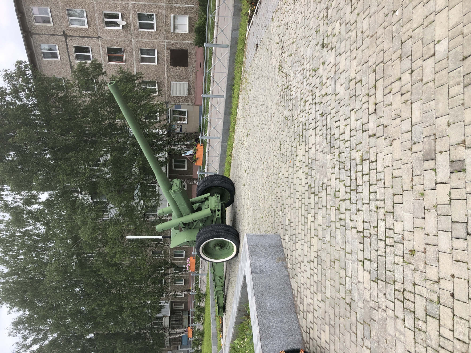 Spring morning documentation tour captures memorials, flowers in Solikamsk