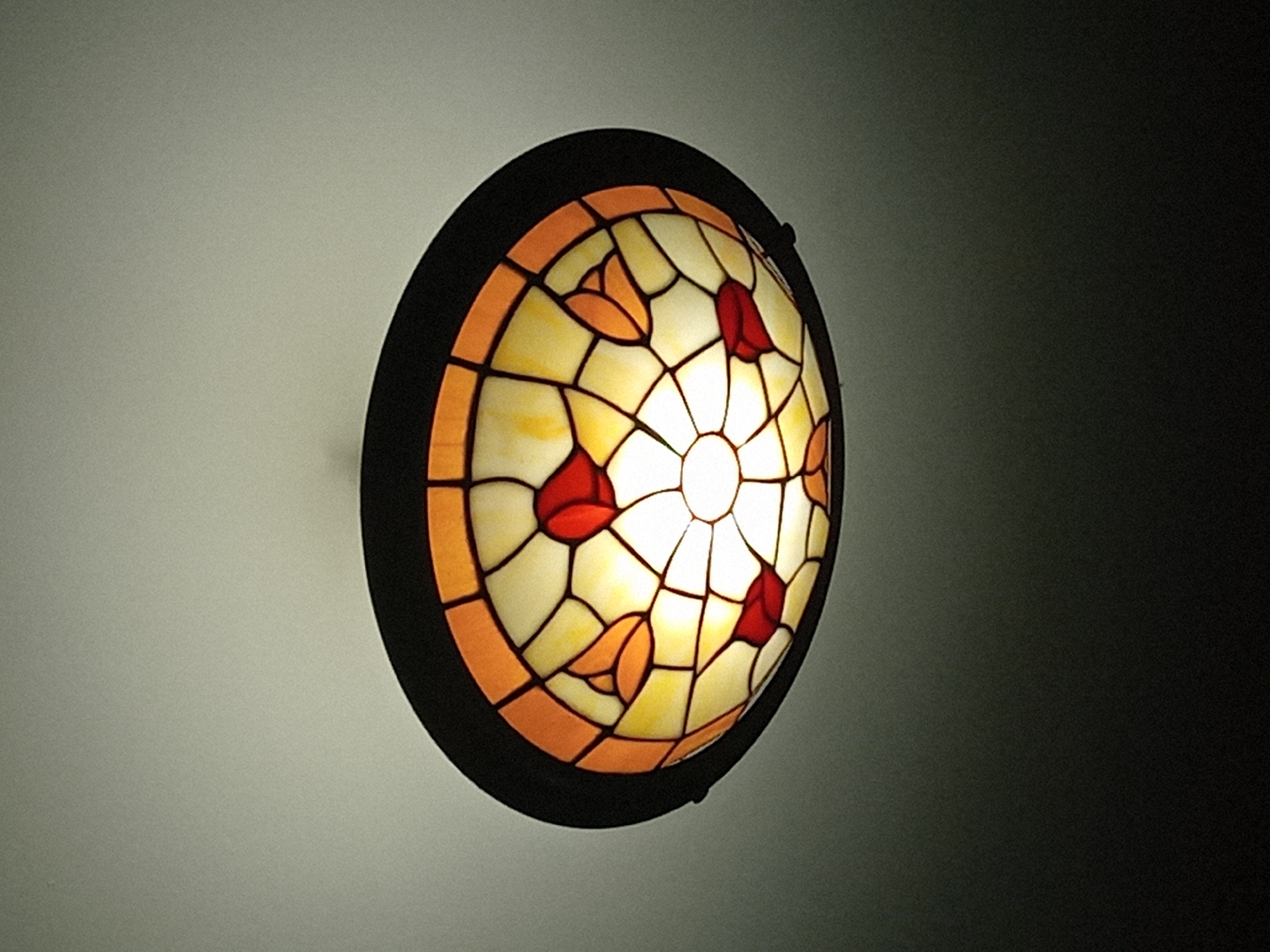 Interior home scenes with stained glass lamps, Bulgarian items documented