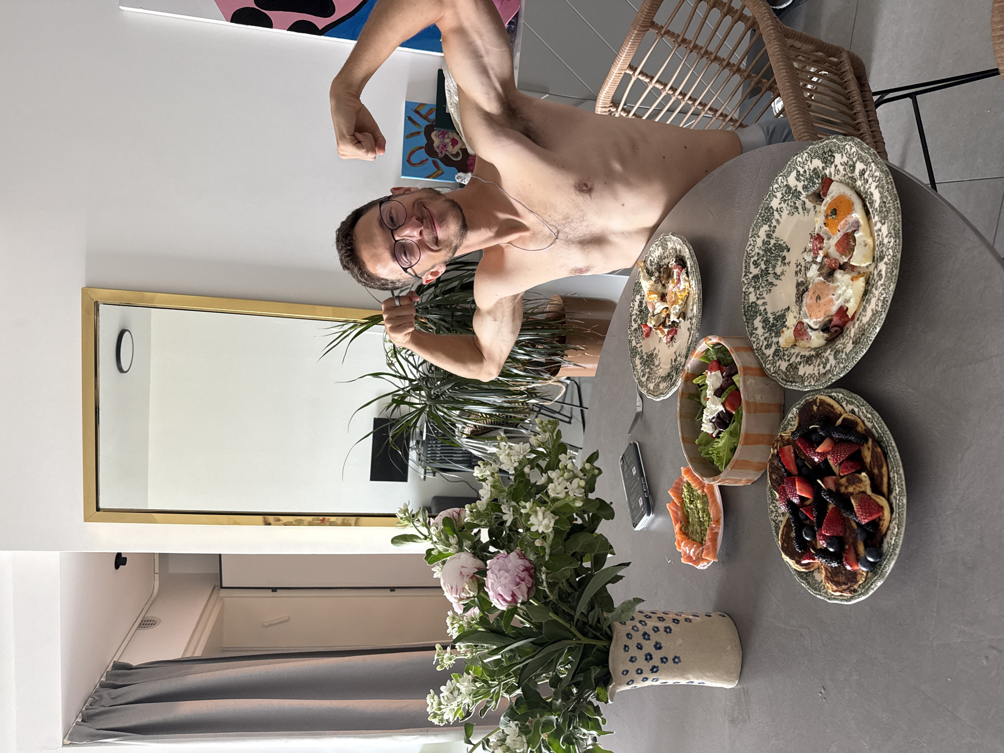 Morning breakfast scenes documented across Tel Aviv area