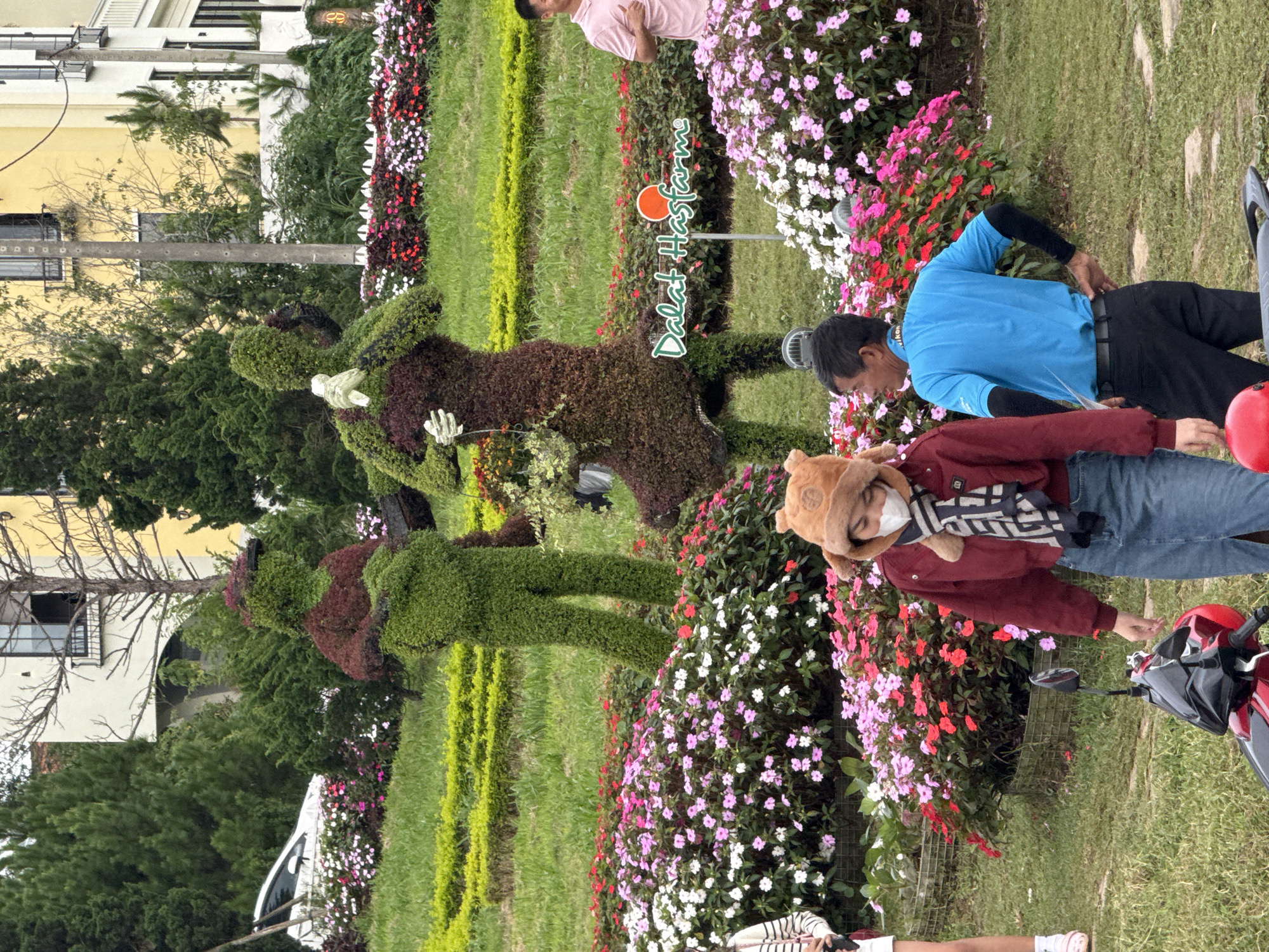 Morning activity along Da Lat's flower-lined lakeside streets