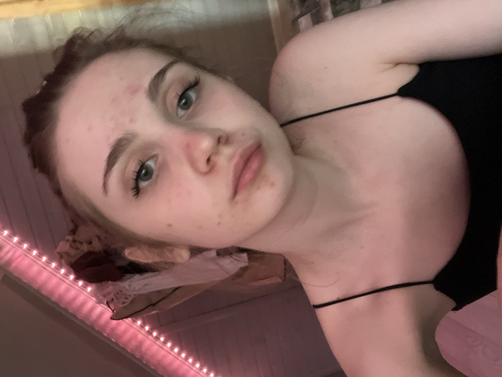 Bedroom selfies and plush toy photos in Ashkadar, Russia