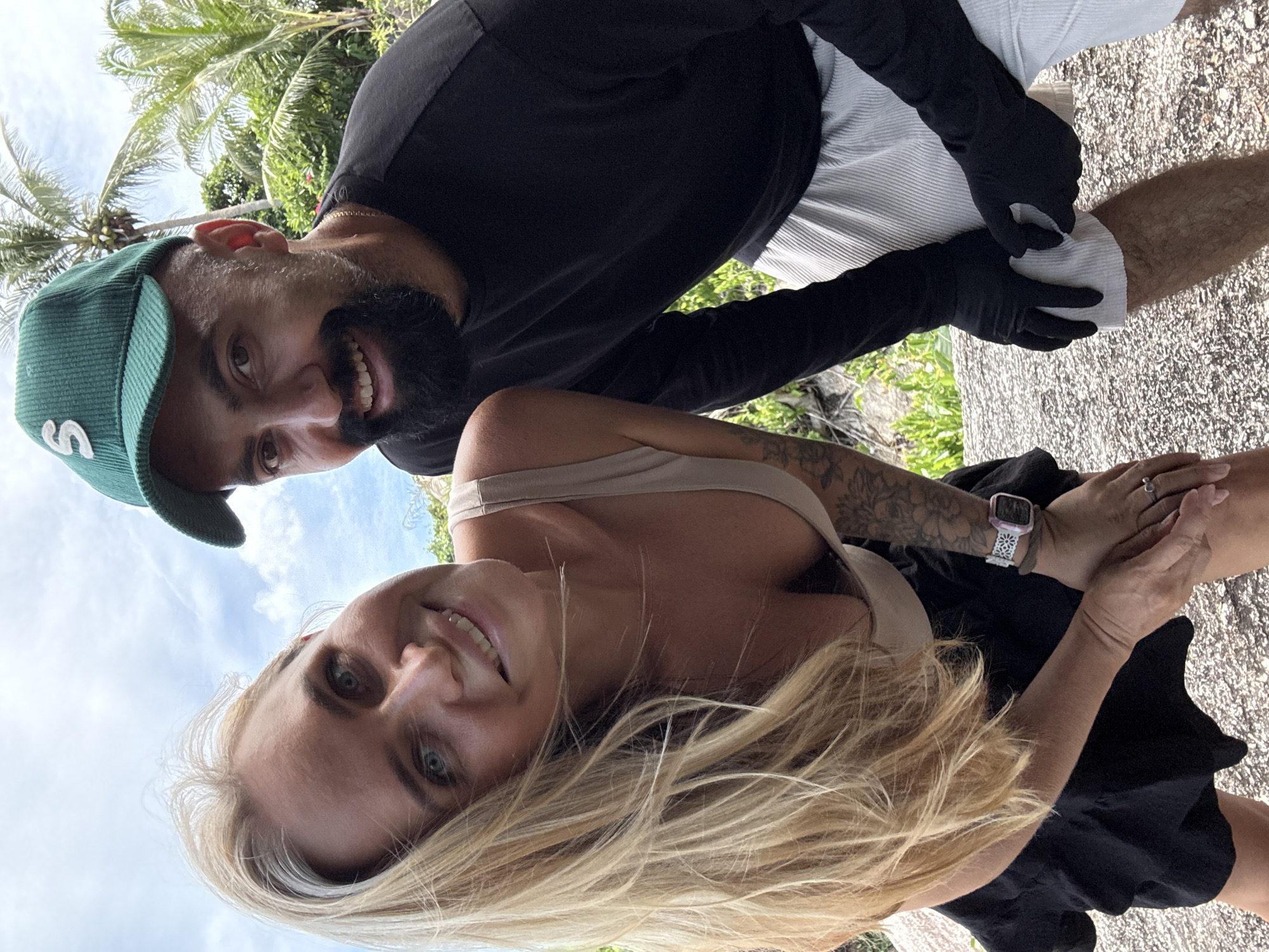 Couples photos on Ko Samui's rocky coastline