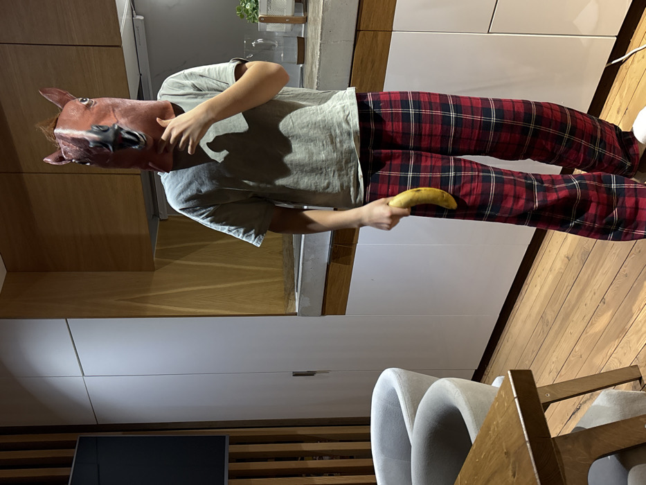 Casual indoor moments documented across three hours in Chaikovsky