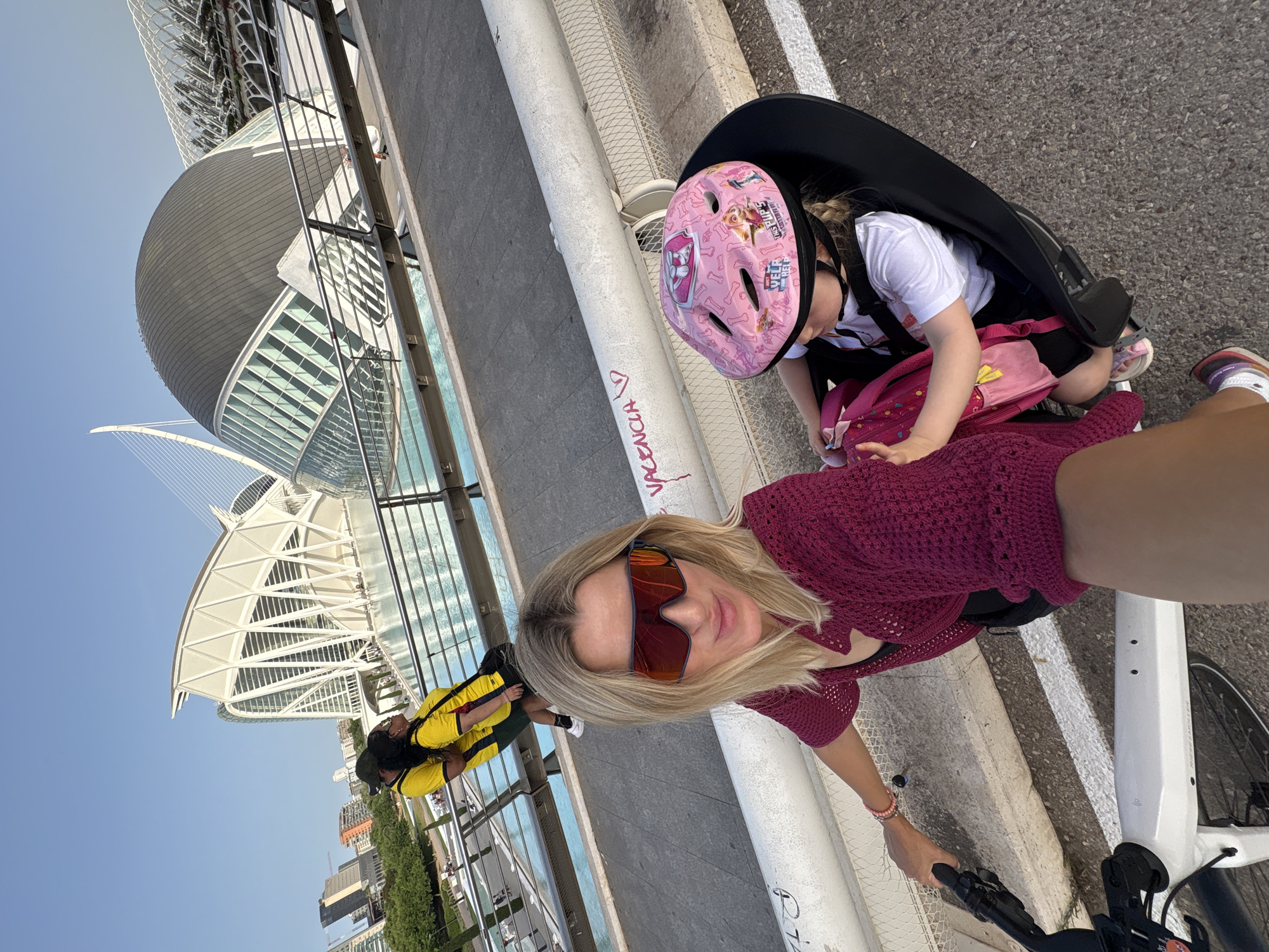 Cycling and a vintage truck event at Valencia's City of Arts and Sciences