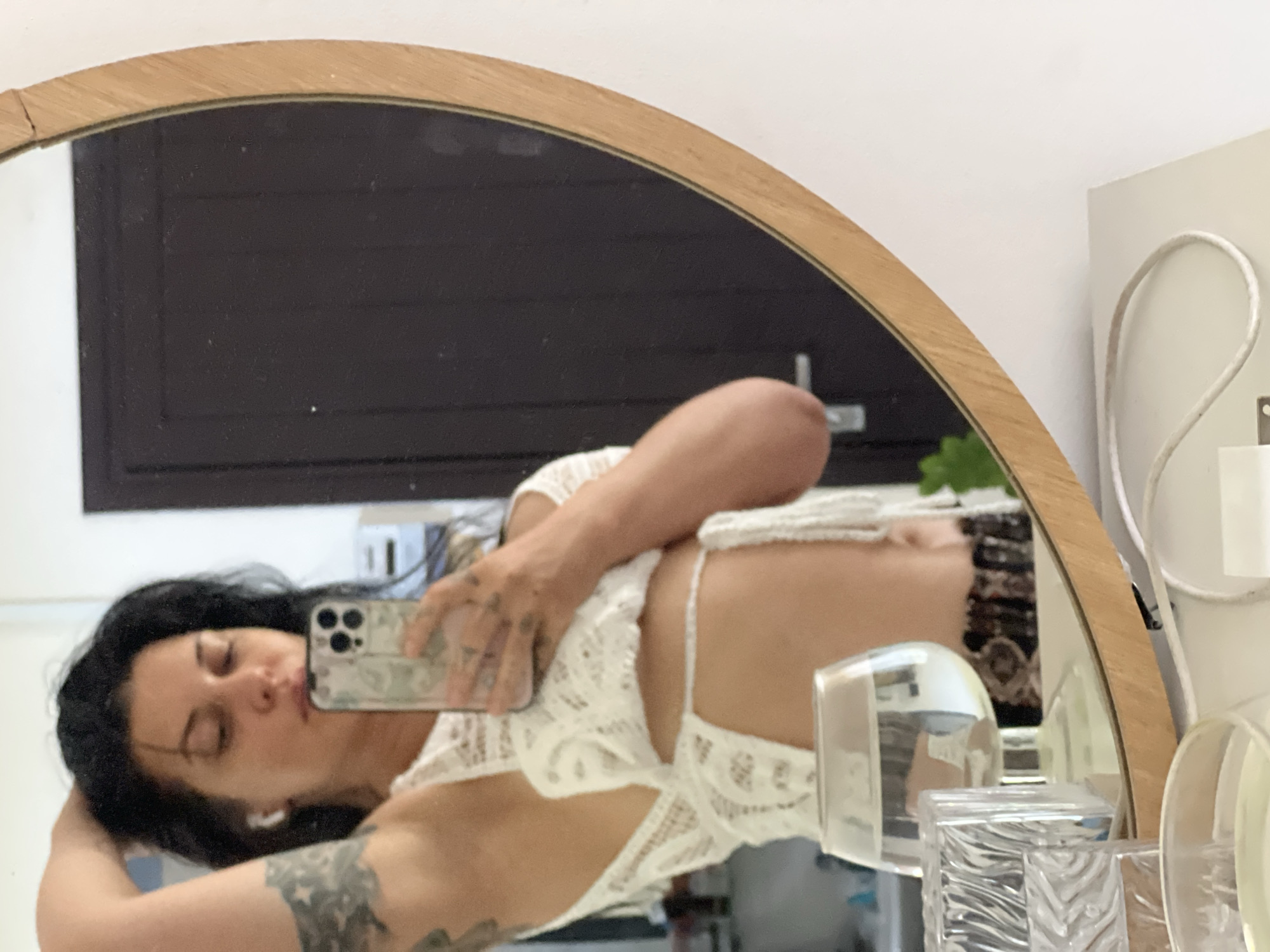 A casual morning in Đà Nẵng, indoors and out