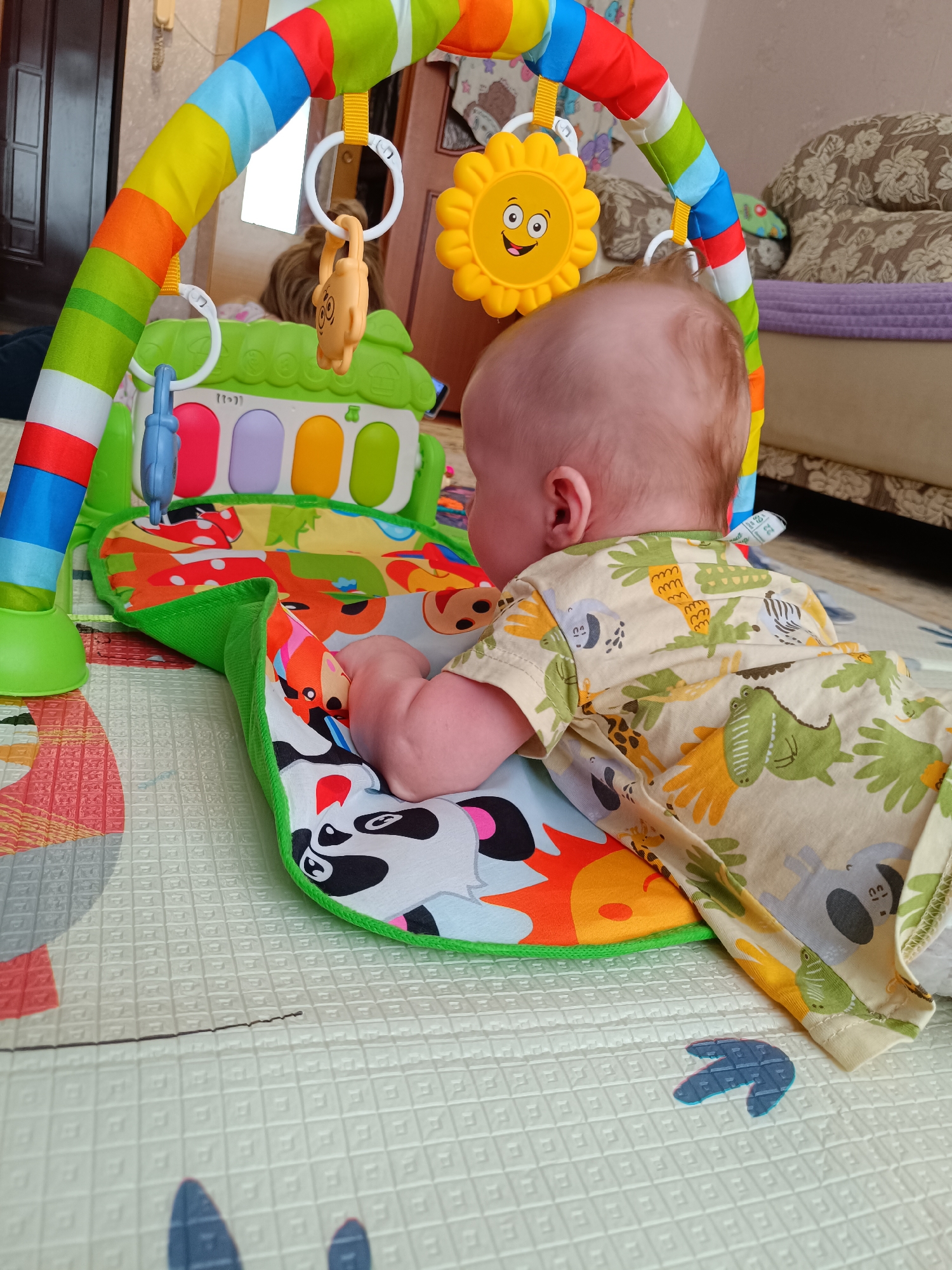Family playtime documented in Tobolsk home during morning hours