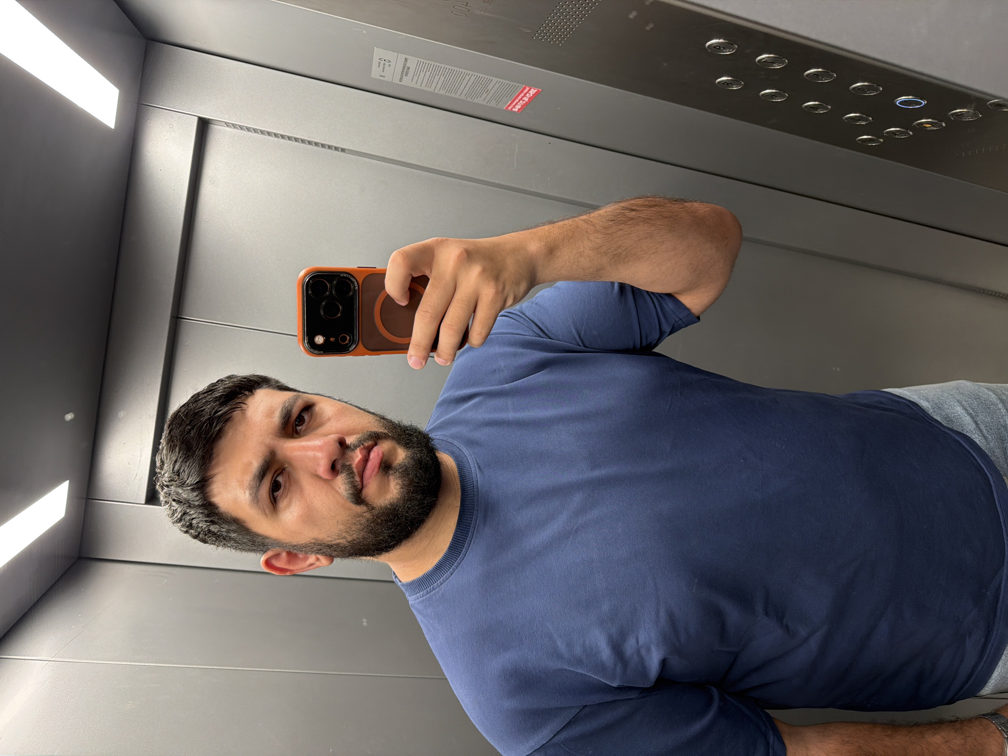 Man Takes Mirror Selfies in Krasnoyarsk Elevator