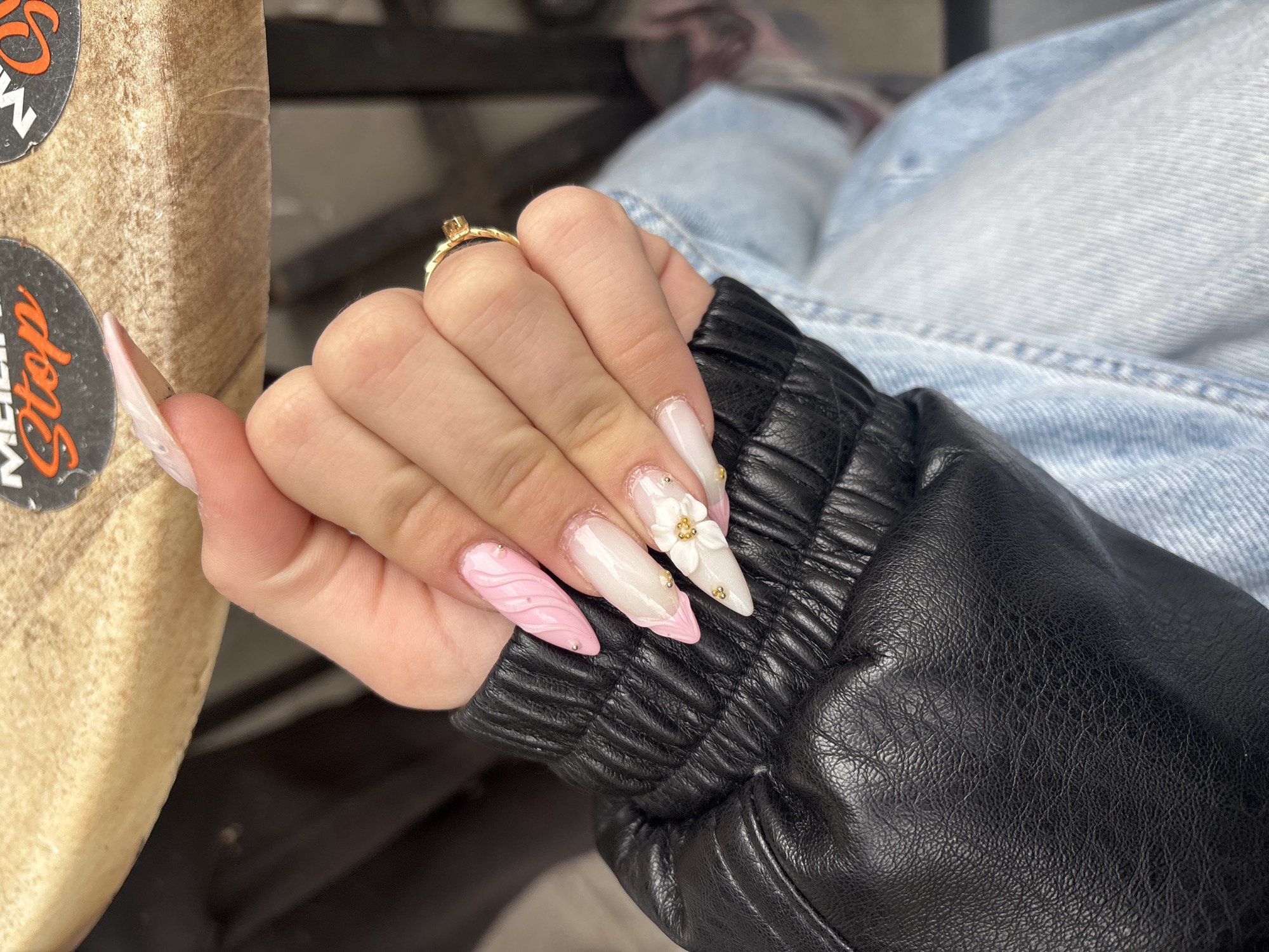 Casual scenes documented in Plovdiv: decorated nails, gym interior