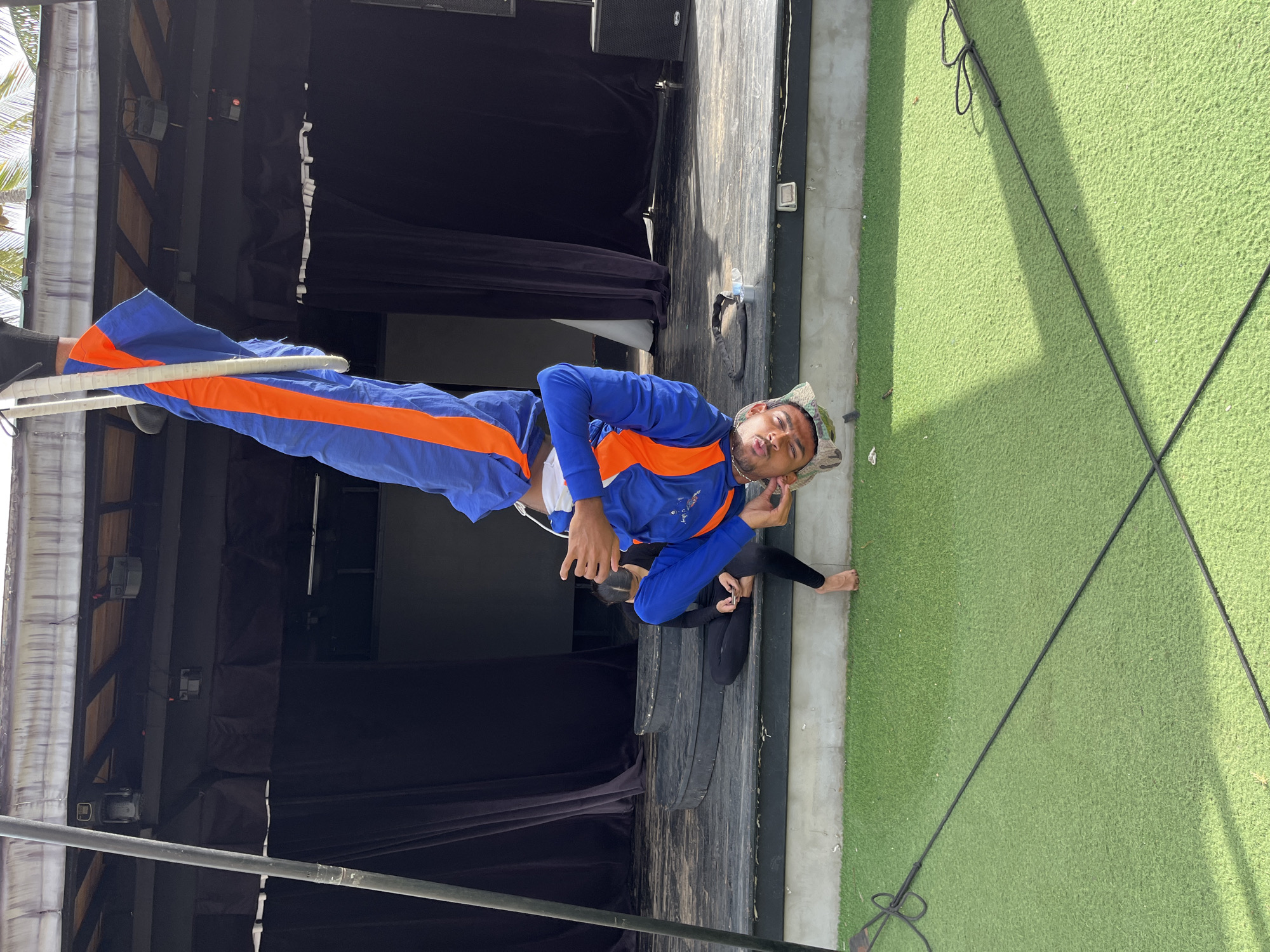 Aerial acrobatics training session documented in Porlamar, Venezuela