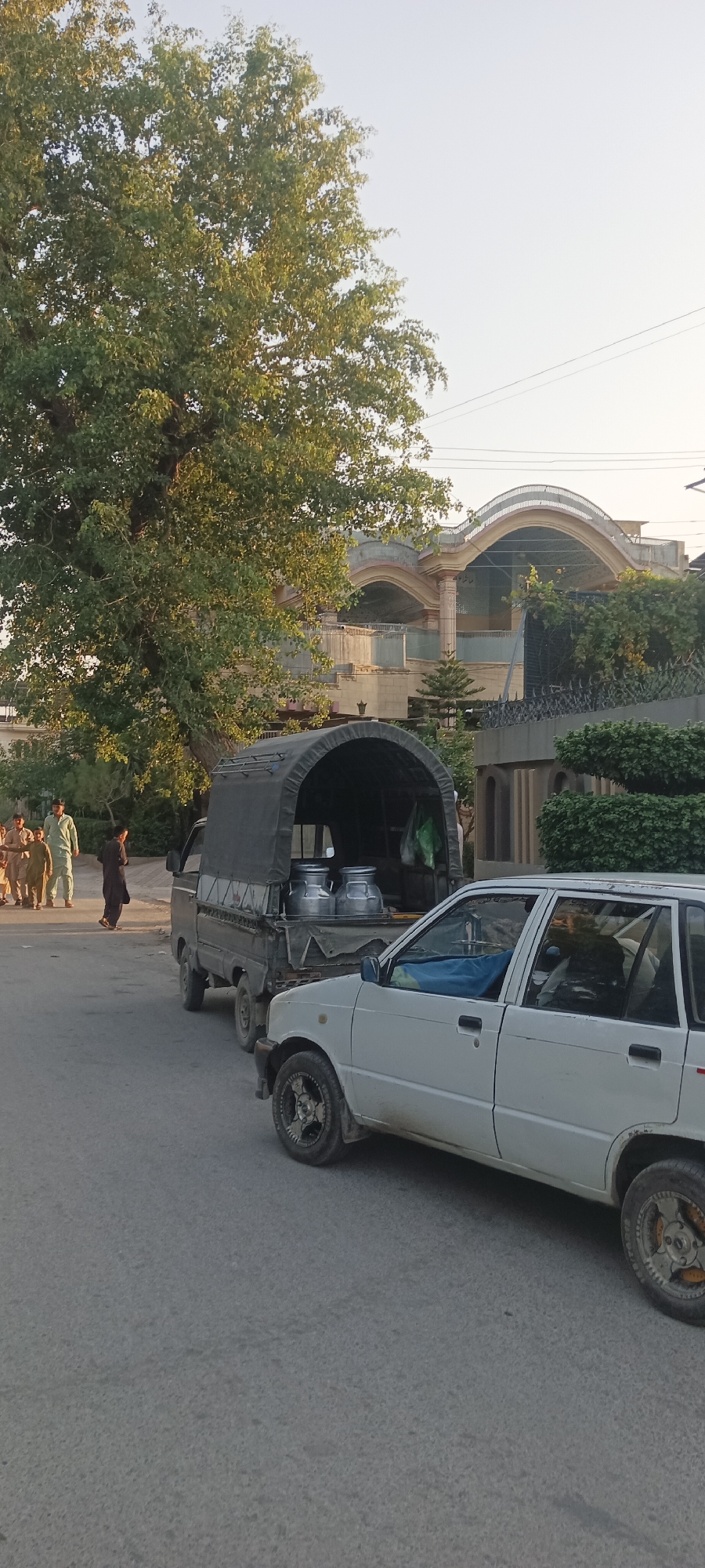 Witness documents ordinary neighborhood life across Peshawar streets
