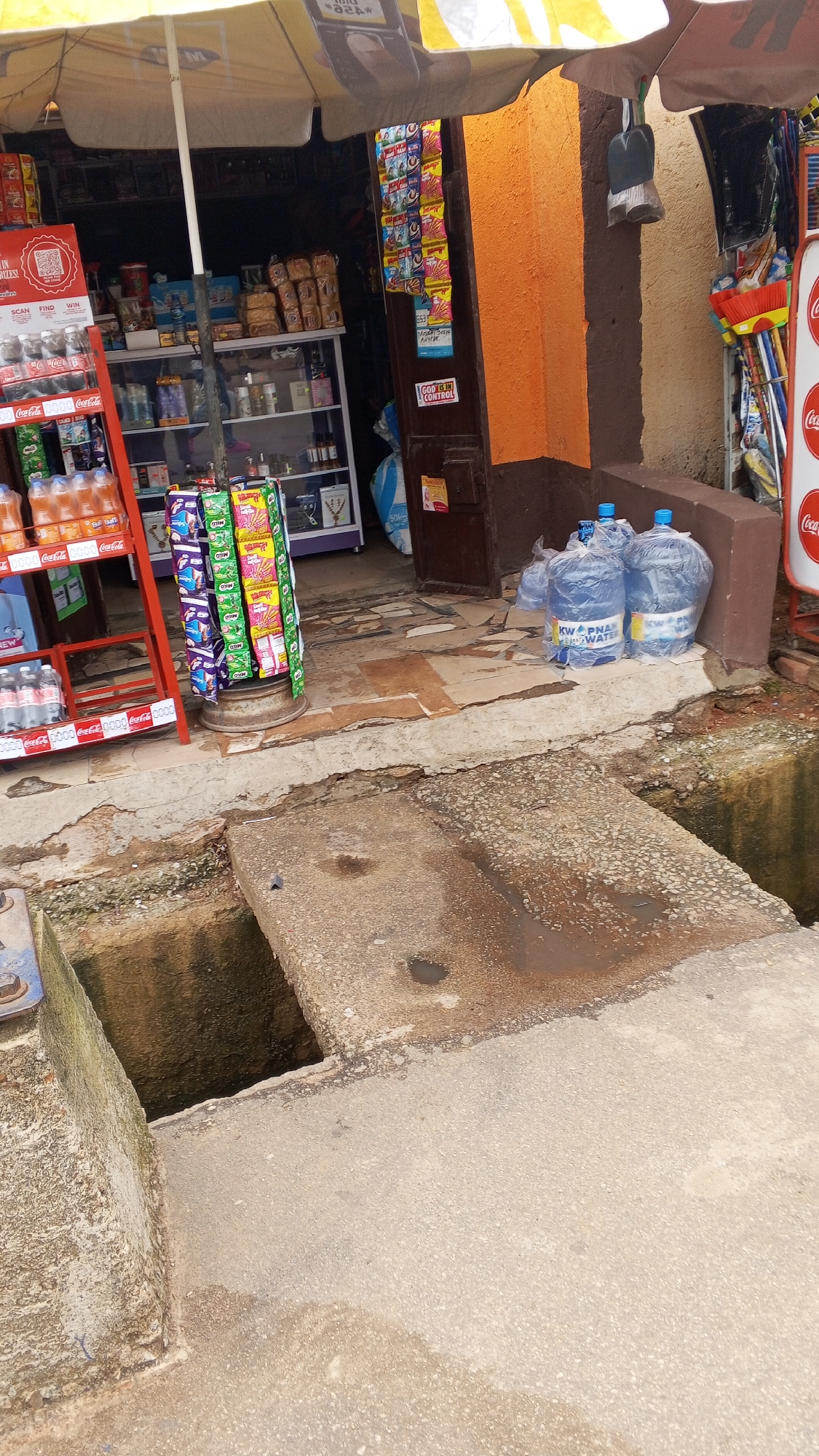 Wet morning street life across Jos markets and roads