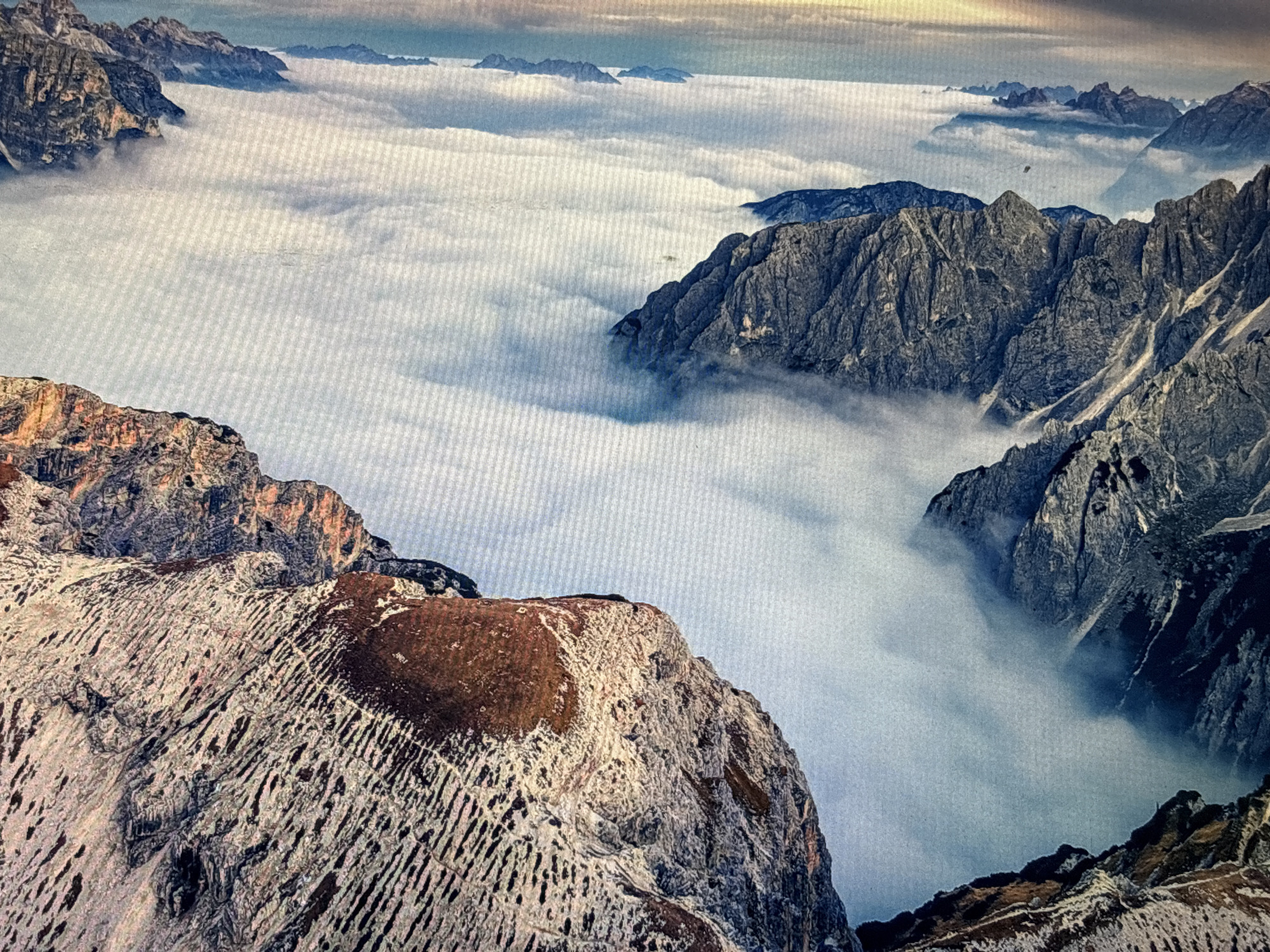 Mountain clouds and portrait captured in Nan'an District