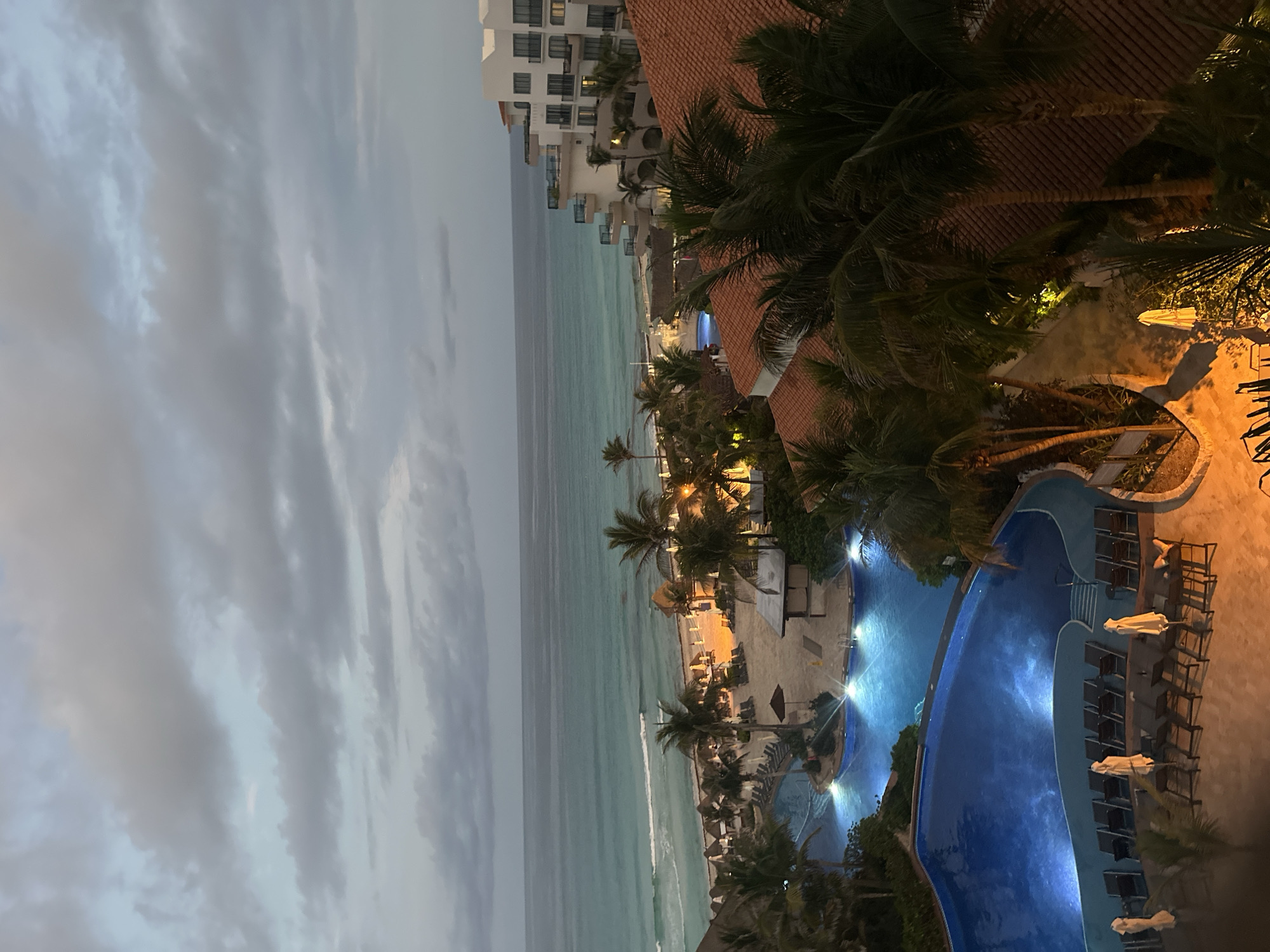 Cancún resort captured at dusk by multiple witnesses