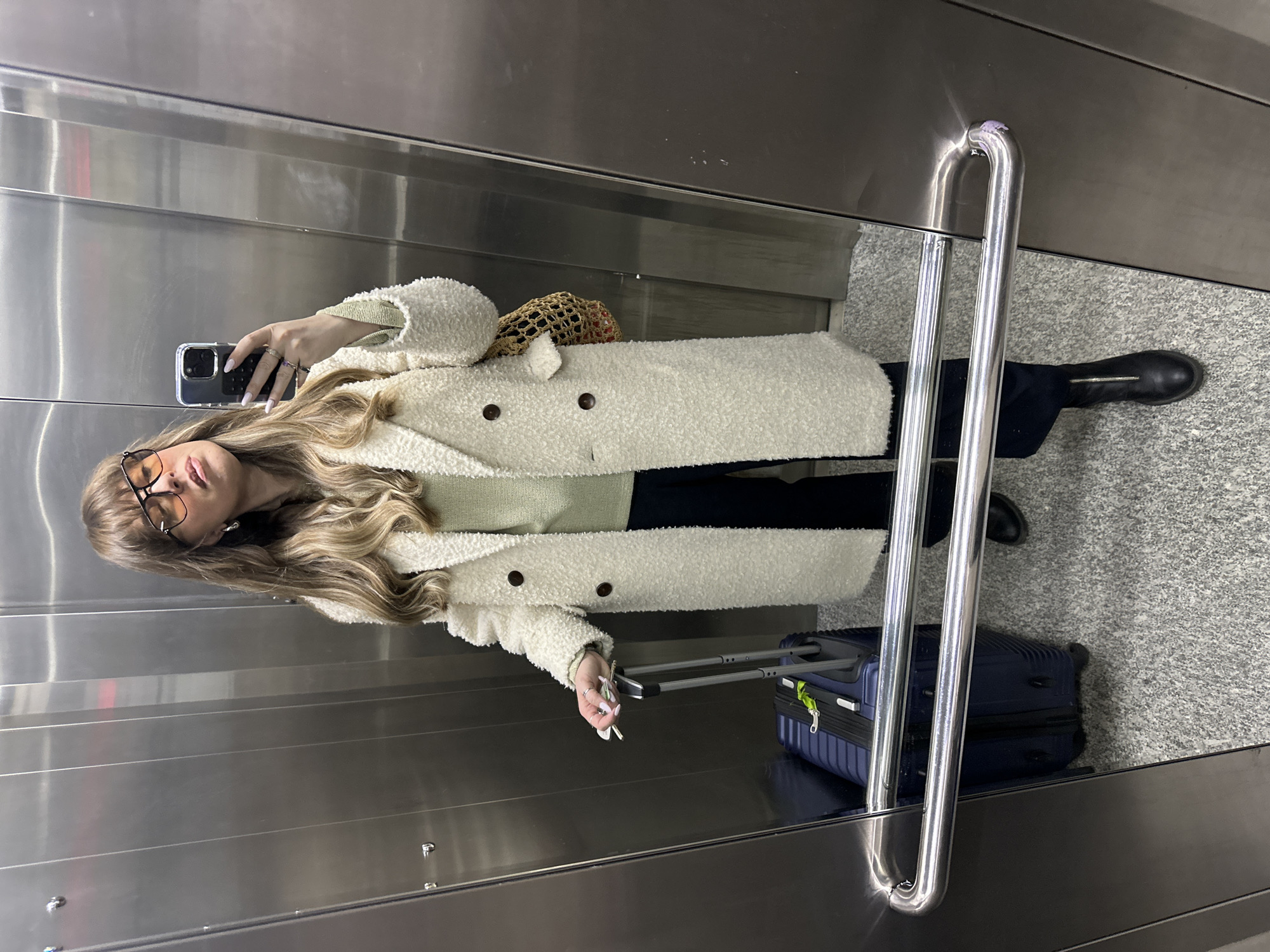 Person takes elevator selfie in Tbilisi