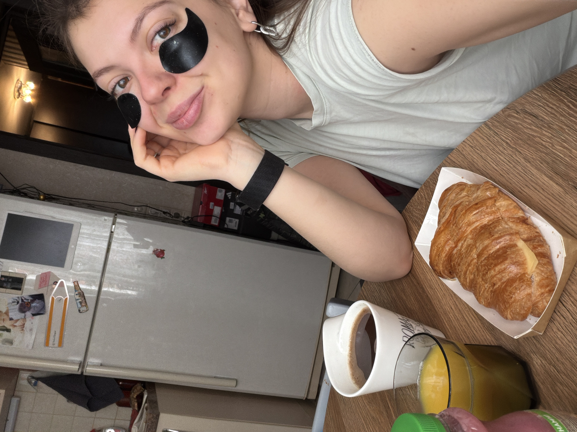 Casual morning moments documented across Khimki, Russia