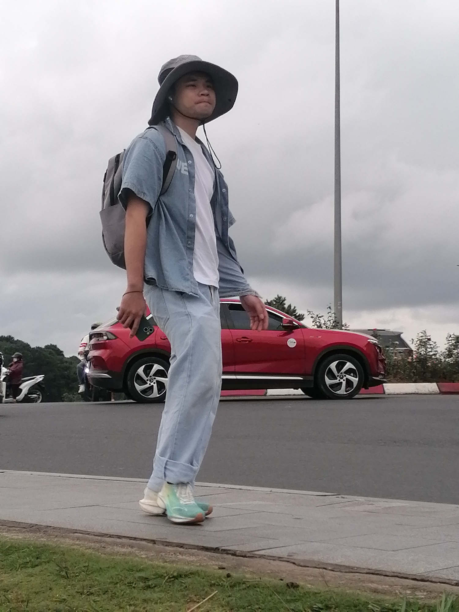 Casual morning activity along Da Lat's waterfront and streets