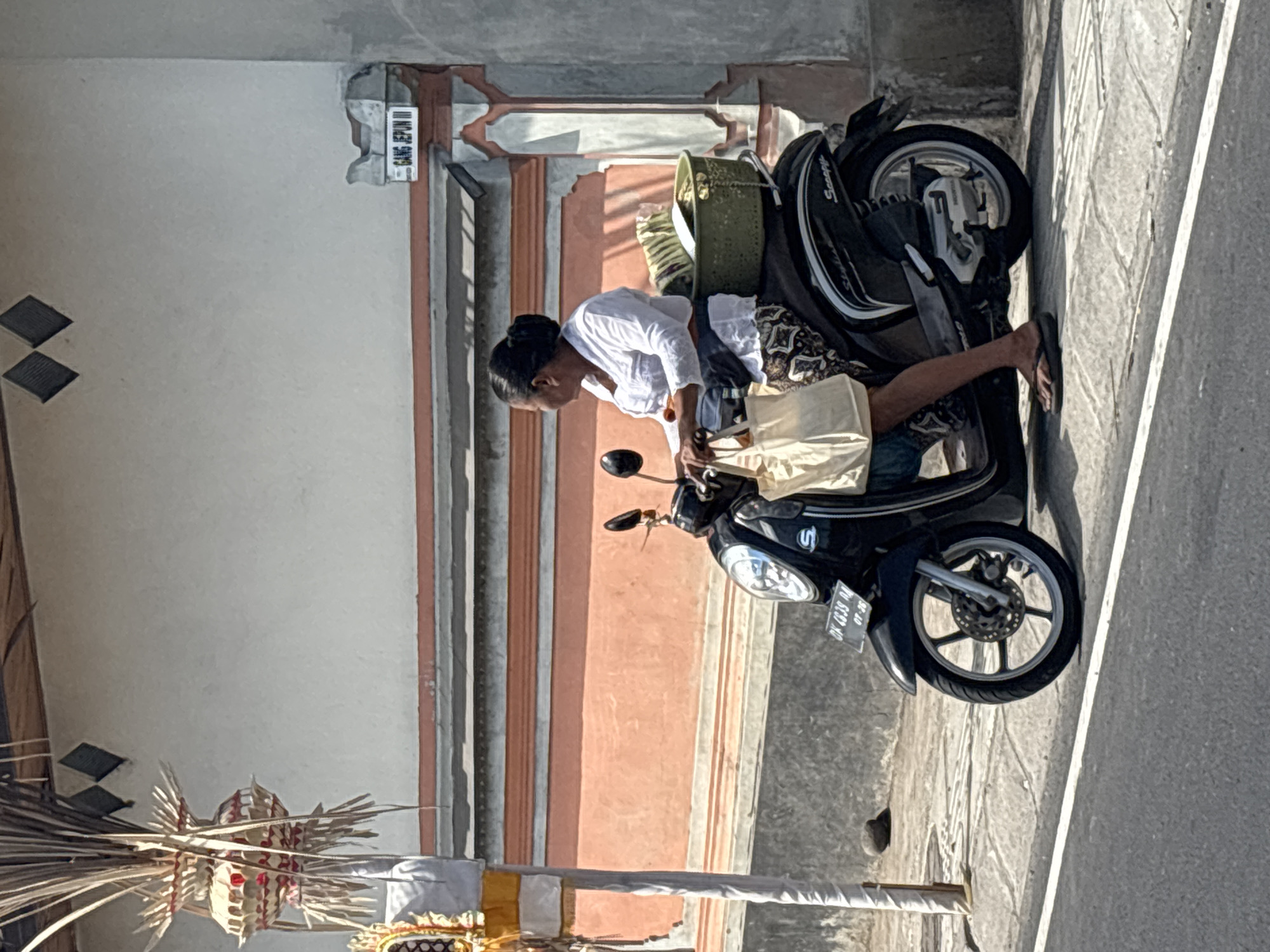 Mengwi streets during a festive Balinese morning