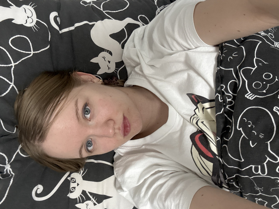 Woman documents burger meal with selfies in Nizhnekamsk bedroom