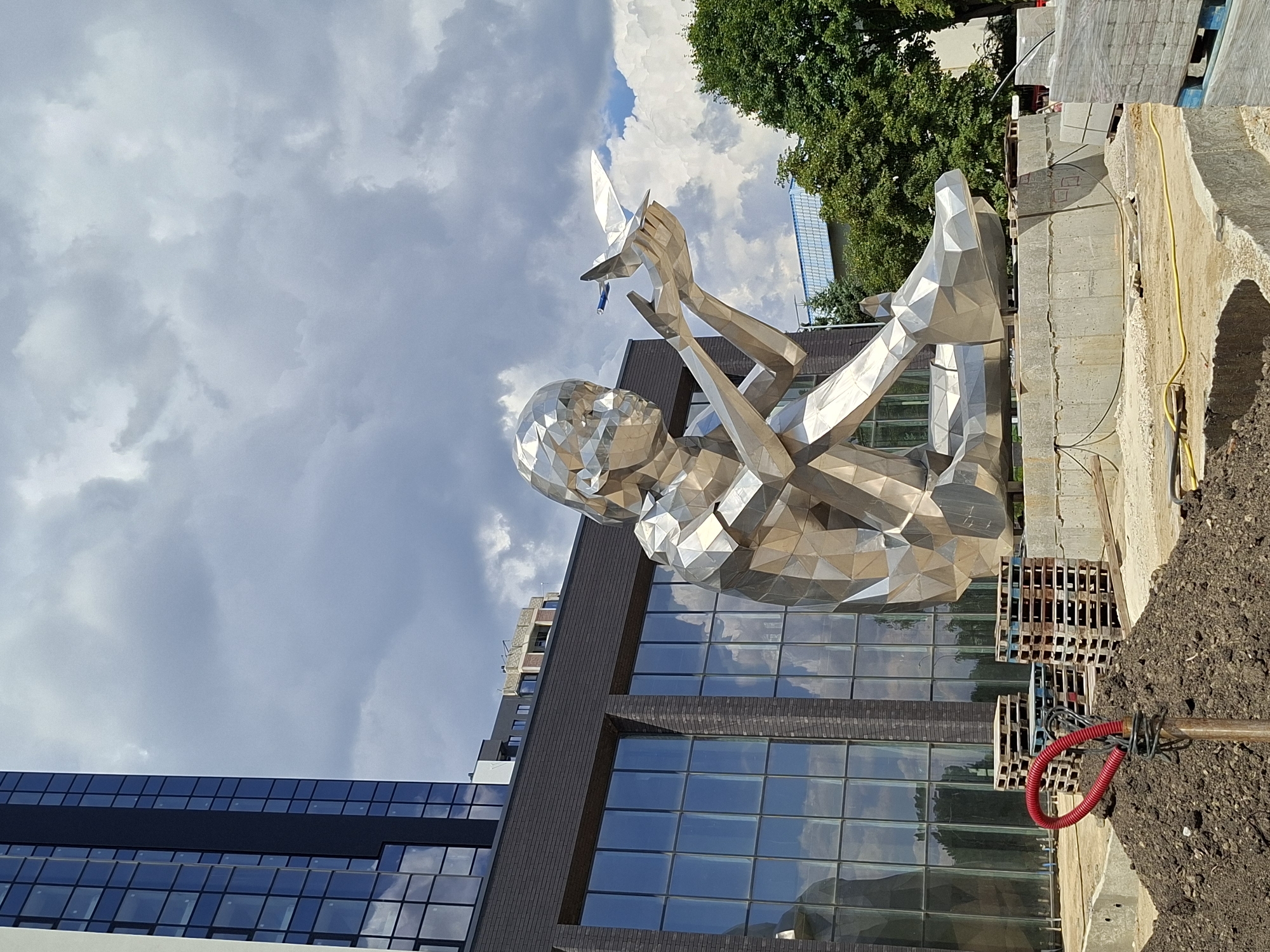Geometric metal sculpture spotted outside new Chișinău building
