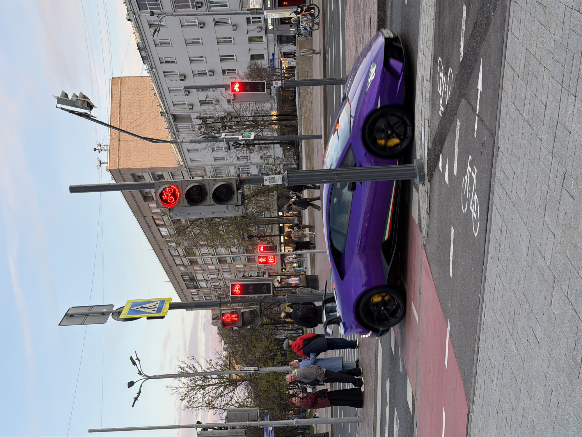 Moscow landmarks and street life documented during evening walkabout