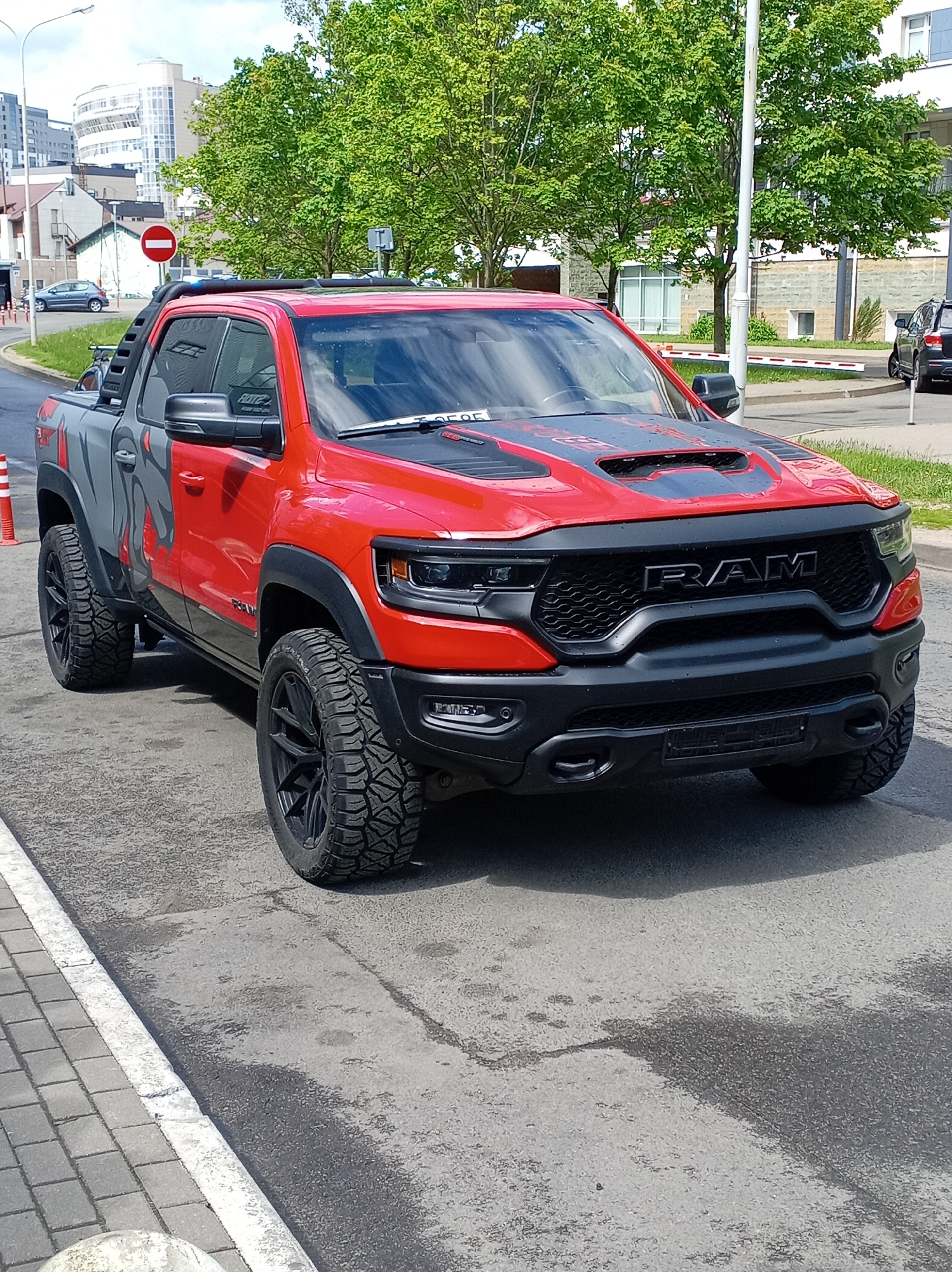 RAM truck and Metabo toolbox observed at same location